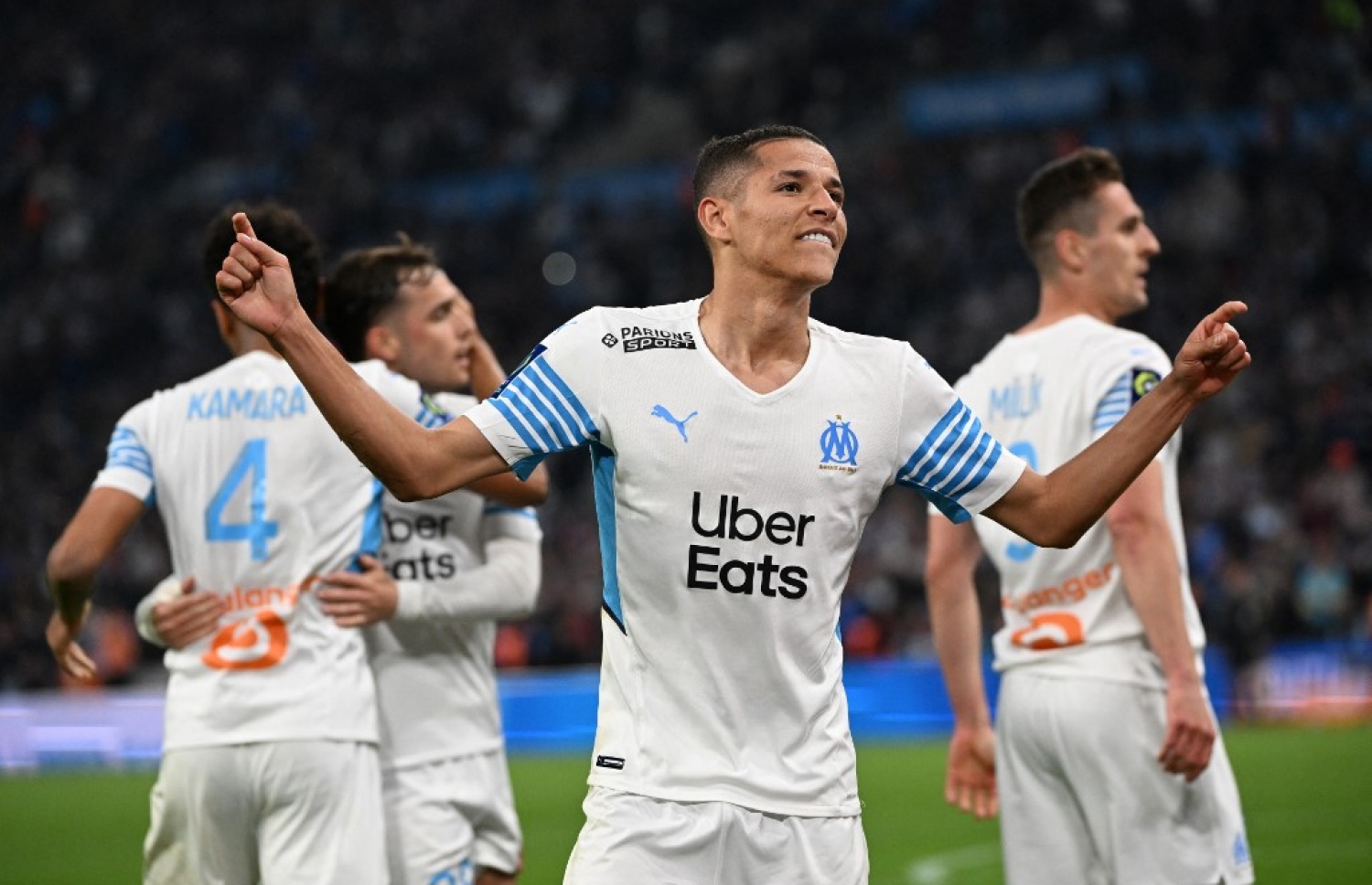 މާސޭ މޮޅުވި ލަނޑު ޖެހުމަށް ފަހު ހާރިސް އުފާފާޅުކުރަނީ.-- ފޮޓޯ: އޭއެފްޕީ