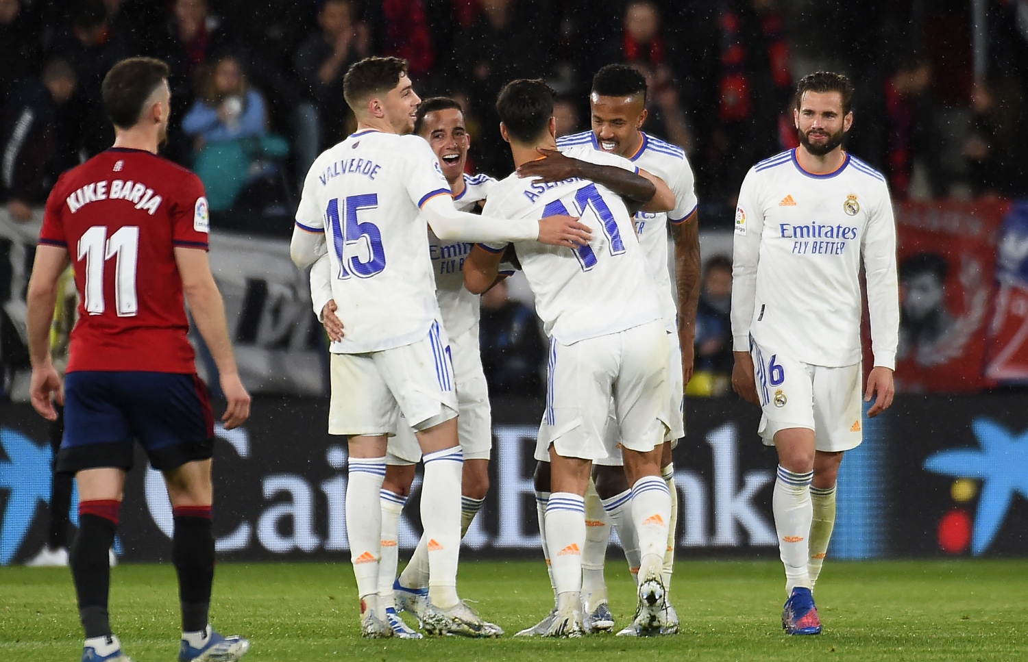 ރެއާލްގެ ކުޅުންތެރިން އުފާފާޅު ކުރަނީ: އެޓީމު ވަނީ ލީގު ހޯދުމާ ކައިރި އަށް ޖެހިލާފަ --- ފޮޓޯ: އޭއެފްޕީ