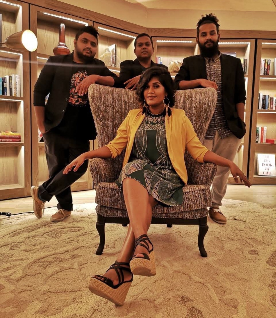 އުނޫޝާ އާއި ބޭންޑްގެ މެމްބަރުން