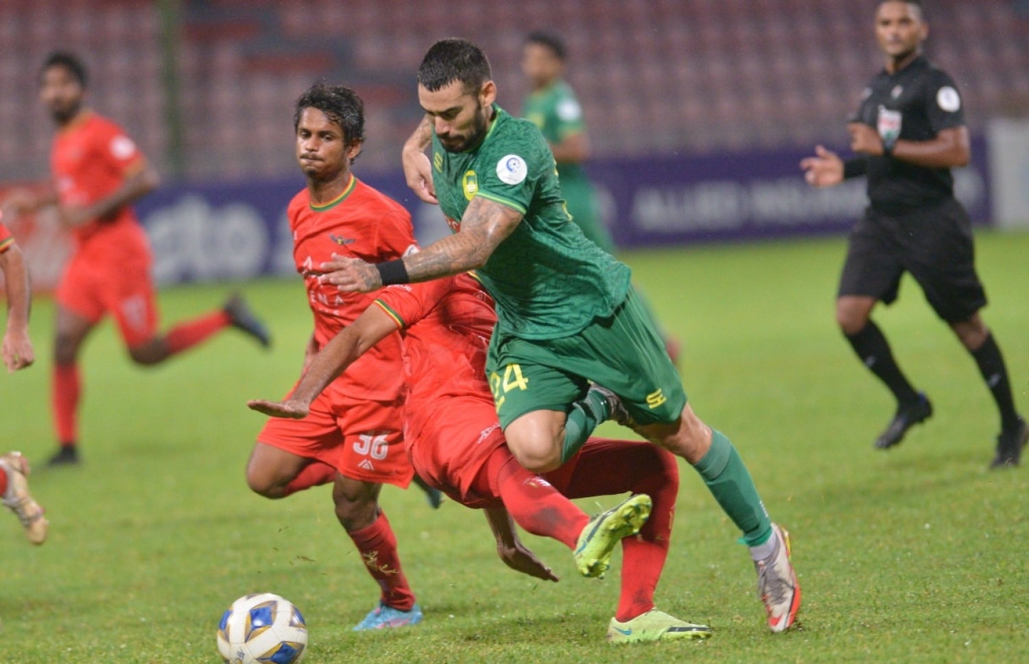 މާޒިޔާގެ ސްޕެއިންގެ ފޯވާޑް ޓާނާ: އެޓީމުގެގެ ދެވަނަ ލަނޑޫ ކާޓަލް ޖެހީ ޓާނާ ނަގައިދިން ކޯނަރުން --- ފޮޓޯ: އެފްއޭއެމް