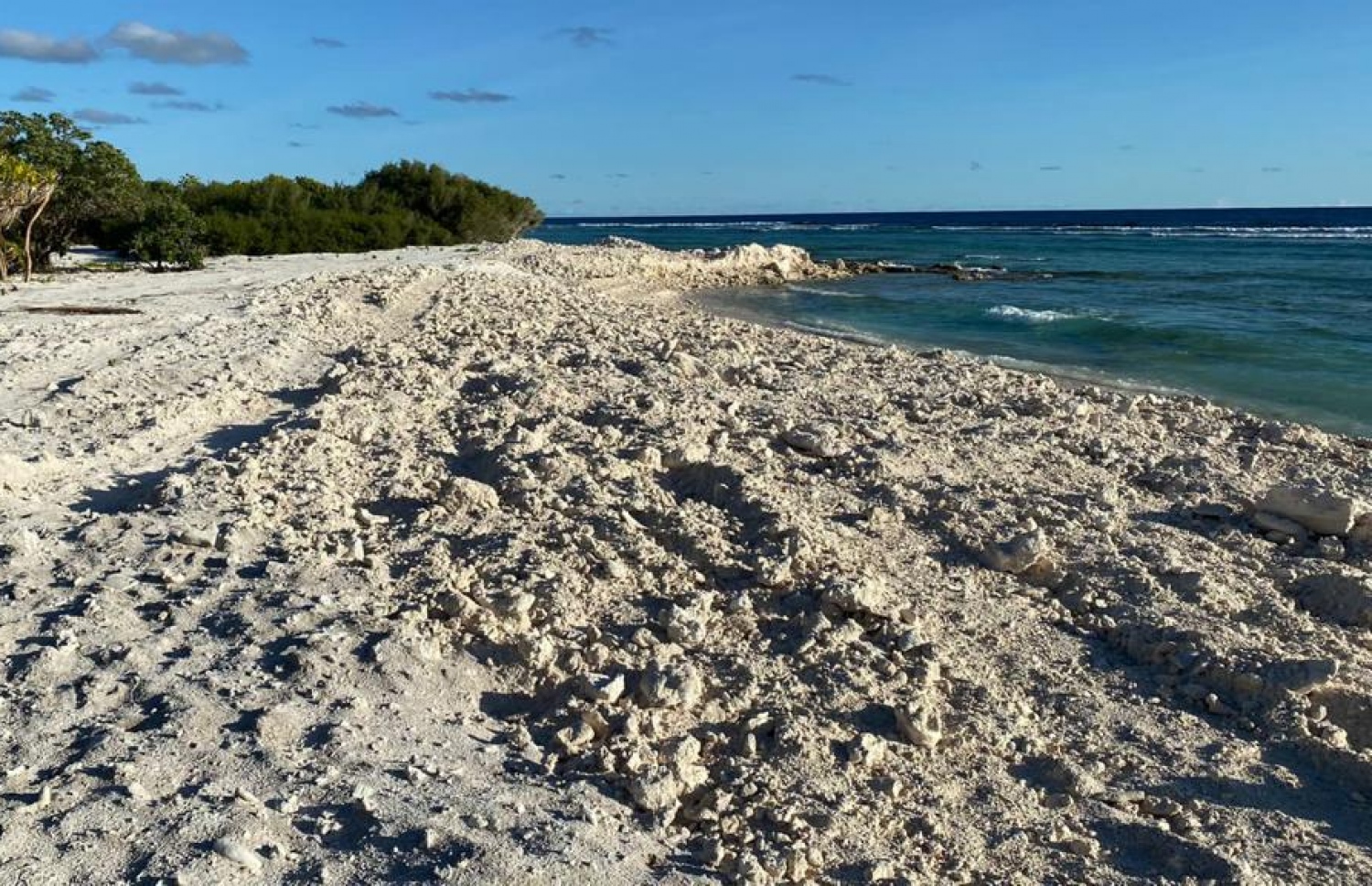 އައްޑޫ ހިތަދޫ ކުނިކޮށީގެ ދެކުނު ސަރަހައްދުގެ އެއްގަމާއި މޫދު ކޮނެ ވެލިގަނޑު އެއްވަރުކޮށްފައި.