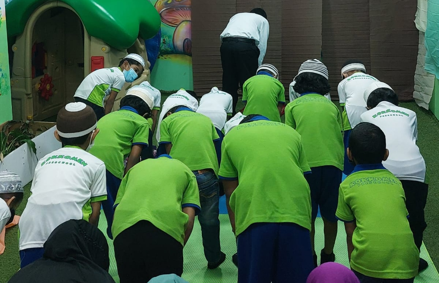 އިލްޔަސައު، ސްކޫލްގައި އެހެން ކުދިން ގޮވައިގެން އިމާމުވެ ނަމާދު ކުރަނީ: އިމާމުވެ ނަމާދުކުރާ ހިތް ވަރަށް ބޮޑަށް ވޭ.