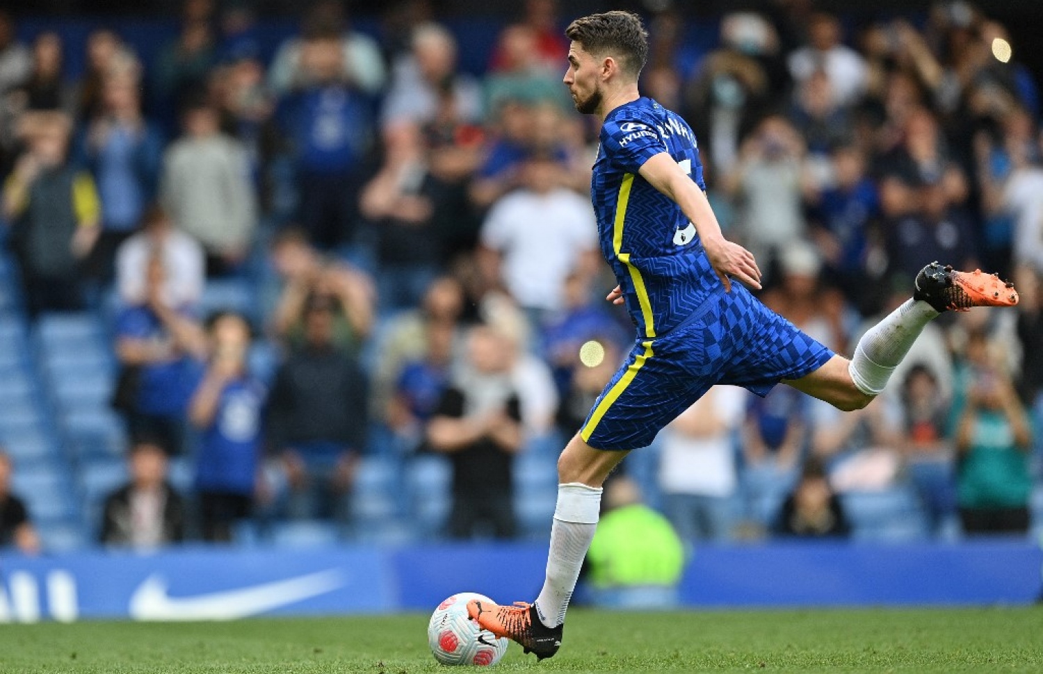 ޖޯޖީނިއޯ މެޗުގައި ޗެލްސީ އަށް ލިބުނު ޕެނަލްޓީ ފޮނުވާލަނީ.-- ފޮޓޯ: އޭއެފްޕީ