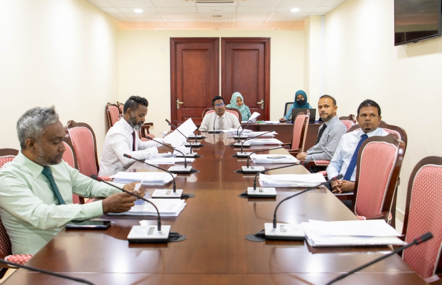 ޖުޑިޝަރީ ކޮމިޓީގެ ބައްދަލުވުމެއް ކުރިއަށް ދަނީ: ނިހާދު ވިދާޅުވަނީ ކޮމިޓީން ޒިންމާ އަދާނުކުރާ ކަމަށް.