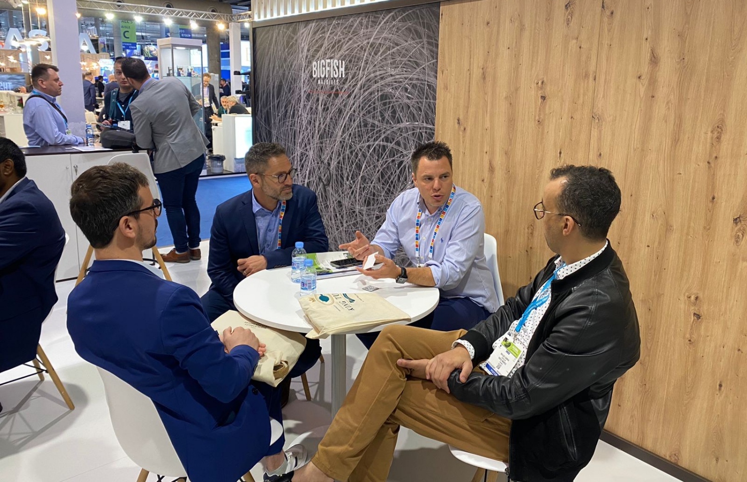 ބާސެލޯނާގައި ނިމުނު ސީފުޑް އެކްސްޕޯގައި ބިގްފިޝް އެކްސްޕޯ އަށް ޒިޔާރަތްކުރި ބަޔަކަށް މައުލޫމާތު ދެނީ