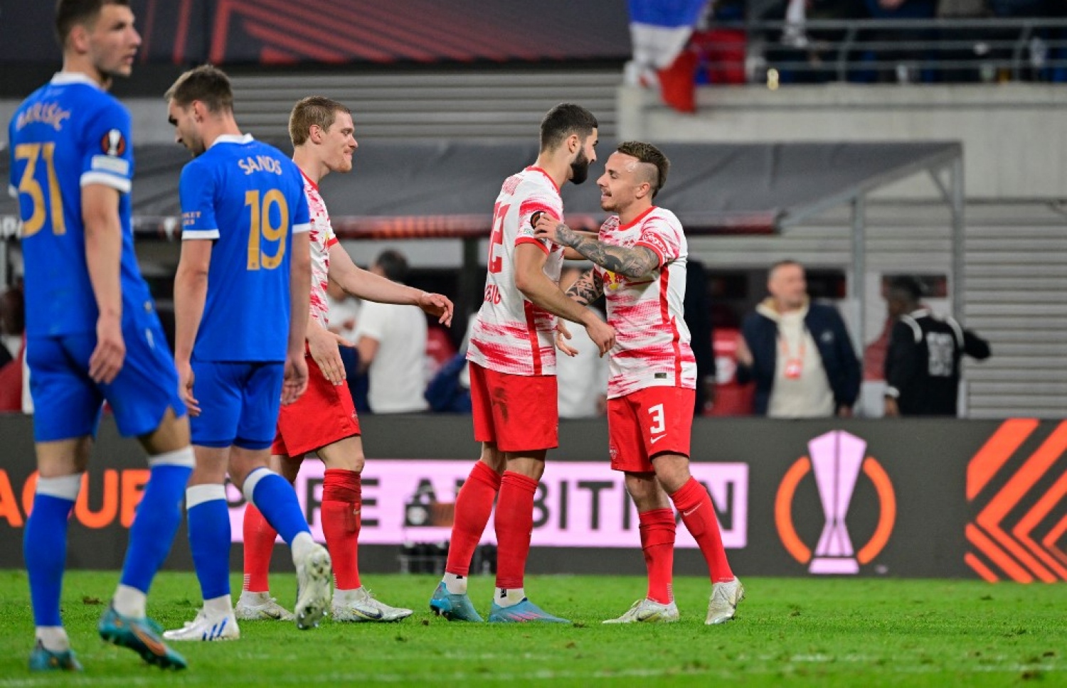 އެންޖެލީނޯ ލައިޕްޒިގް މޮޅު ކޮށްދިން ލަނޑު ޖެހުމަށް ފަހު.-- ފޮޓޯ: އޭއެފްޕީ