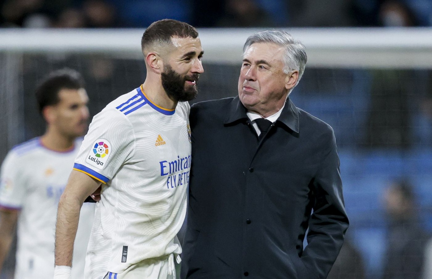 މި ސީޒަނުގެ ލީގު މެޗަކަށް ފަހު ބެންޒެމާ އާއި ކޯޗު އަންޗެލޮޓީ އެކުގައި.-- ފޮޓޯ: ގެޓީ އިމޭޖަސް