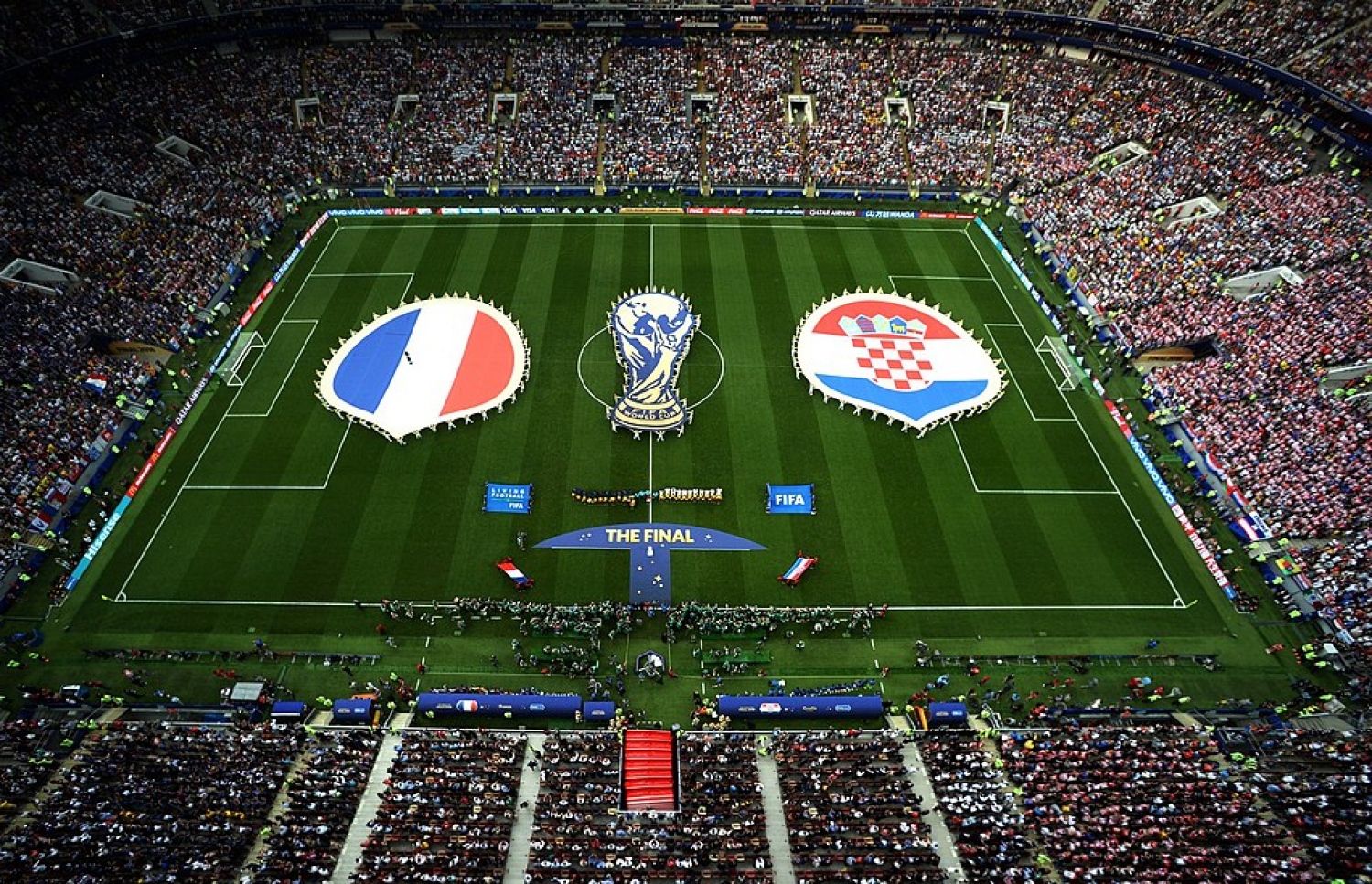 2018 ވަނަ އަހަރުގެ ވޯލްޑް ކަޕް ފައިނަލް މެޗު ފެށުމުގެ ކުރިން. އެ މެޗުގެ އެންމެ އަގު ބޮޑު ޓިކެޓްގެ އަގު އުޅުނީ 1،100 ޑޮލަރަށް.--