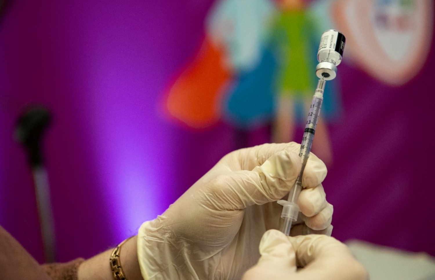 ވެކްސިން ޖަހަން ތައްޔާރު ވަނީ.--