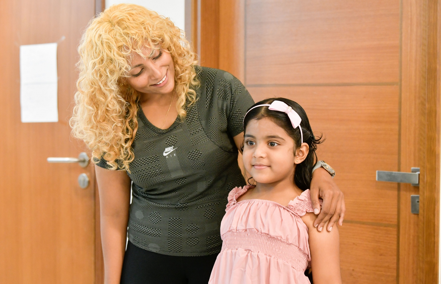 ފިޓްނަސް ޓްރެއިނަރު ޝާމިލާ އަހްމަދު (ޝާލު) އޭނާގެ ދަރިފުޅާ އެކު -- ފޮޓޯ: ނިޝާން އަލީ | މިހާރު