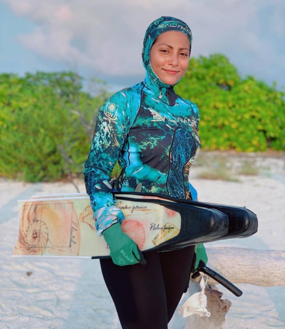 ޝާލު ފްރީ ޑައިވިންނަށް ދާން ރެޑީވެގެން.