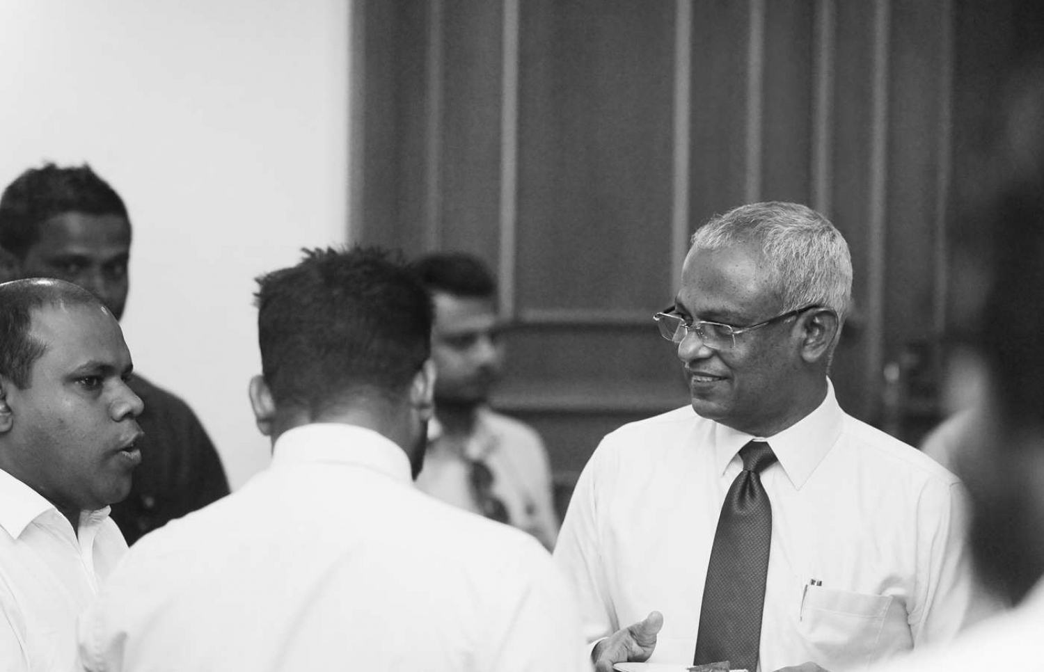 2018 ވަނަ އަހަރު ރައީސް އޮފީހުގައި ބޭއްވި ނޫސްވެރިންގެ ބައްދަލުވުމަކަށް ފަހު ރައީސް އިބްރާހިމް މުހައްމަދު ސޯލިހު ނޫސްވެރިންނާ ވާހަކަދައްކަވަނީ -- ފޮޓޯ: ރައީސް އޮފީސް