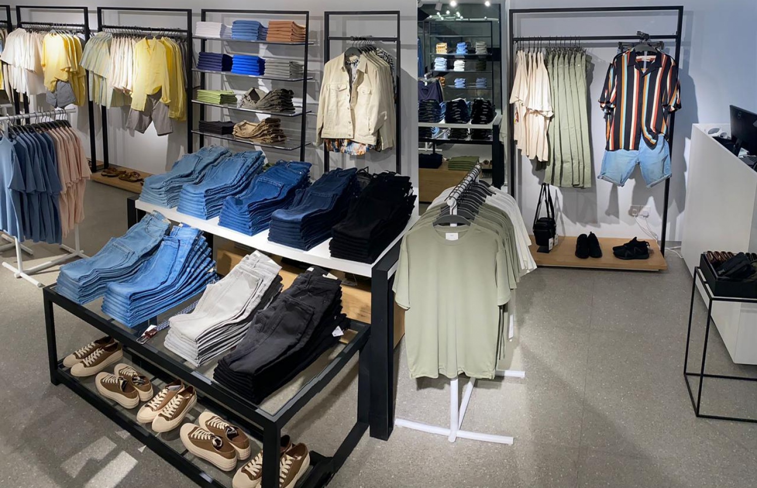 މިރޭ ހުޅުވި މެންގޯ'' ގެ އާ ފިހާރަ. އެ ފިހާރައިން މެންގޯ ކަލެކްޝަންގެ އެންމެ ފަހުގެ ހެދުންތަކާއި އެކްސެސަރީތައް ވެސް ލިބޭނެ. ފޮޓޯ: ސޮނީ ސްޕޯޓްސް