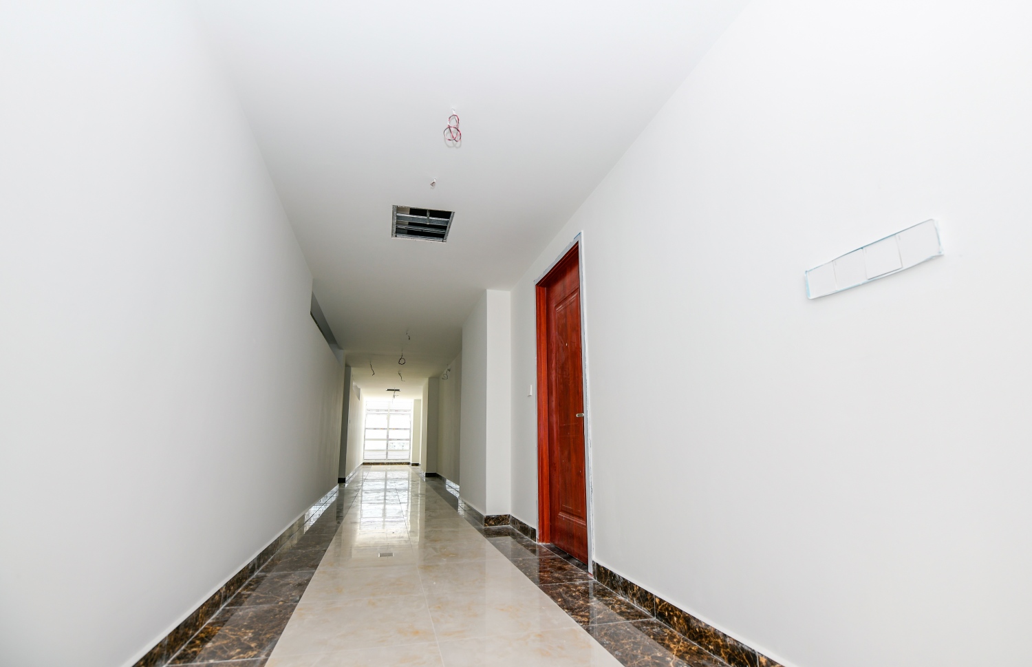 ސްޓެލްކޯ މުވައްޒަފުންނަށް ހާއްސަކޮށްގެން ހުޅުމާލޭ ދެވަނަ ފިޔަވަހީގައި ހަދާފައިވާ ފްލެޓެއްގެ އެތެރެ-- ފޮޓޯ: ފަޔާޒު މޫސާ/ މިހާރު