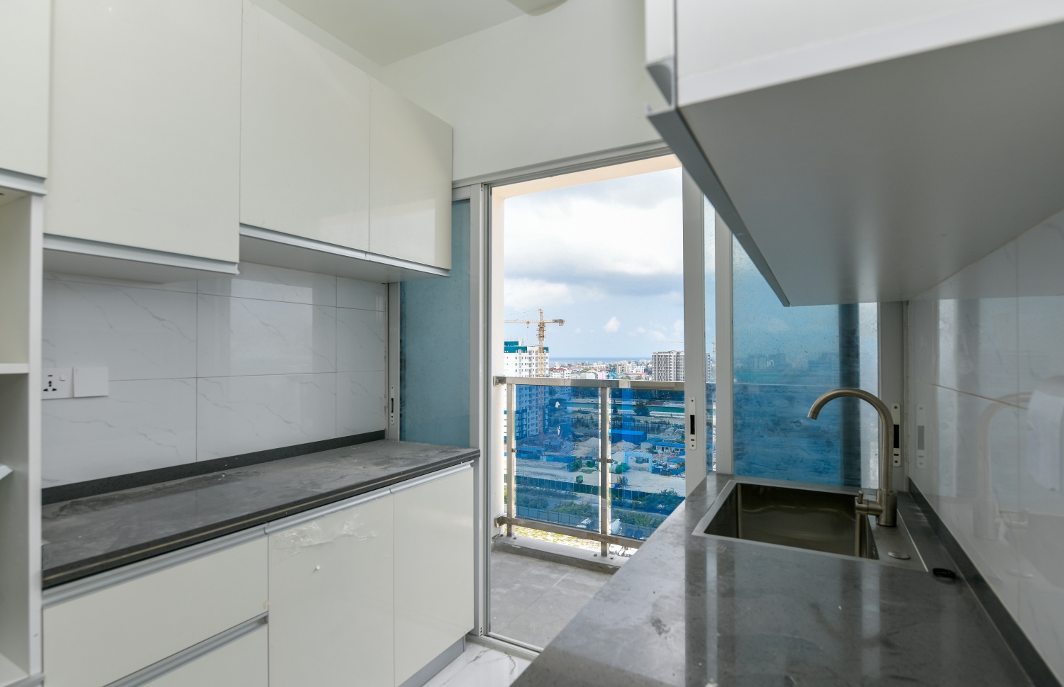 ސްޓެލްކޯގެ ފްލެޓްތަކުގެ އެޕާޓްމަންޓްއެއްގެ ބަދިގެ ސަރަހައްދު: ބައެއް އެޕާޓްމަންޓްތަކުގެ ބަދިގެ ފަޅީގެ ވެންޓިލޭޝަން ވަރަށް ރަނގަޅު.---ފޮޓޯ: ފަޔާޒު މޫސާ| މިހާރު