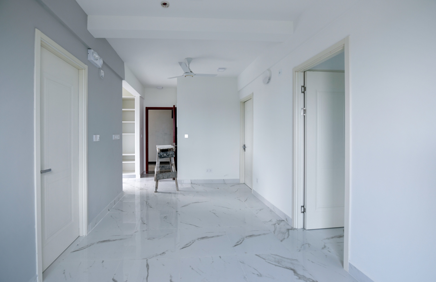 ހުޅުމާލޭގެ ދެވަނަ ފިޔަވަހީގައި އިމާރާތްކޮށްފައިވާ ފްލެޓްތަކުގެ އެޕާޓްމަންޓެއް: މި ތަންތަން ހަދާފައިވަނީ ވެންޓިލޭޝަނަށް ވަރަށް ބޮޑަށް ވިސްނައިގެން.---ފޮޓޯ: ފަޔާޒު މޫސާ| މިހާރު