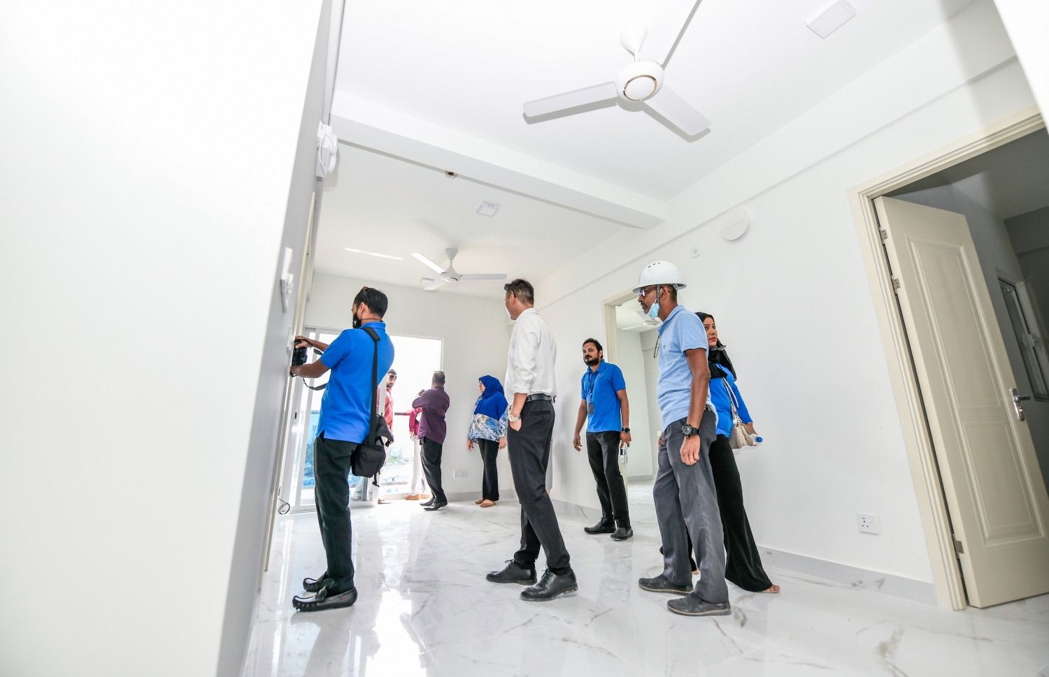 ސްޓެލްކޯ ފްލެޓްގެ އެޕާޓްމެންޓެއް އެކުންފުނީގެ މުވައްޒަފުން ބަލާލަނީ: މިތަނުގައި ޖުމްލަ 360 އެޕާޓްމަންޓު ހުންނާނެ -- ފޮޓޯ: ފަޔާޒު މޫސާ | މިހާރު