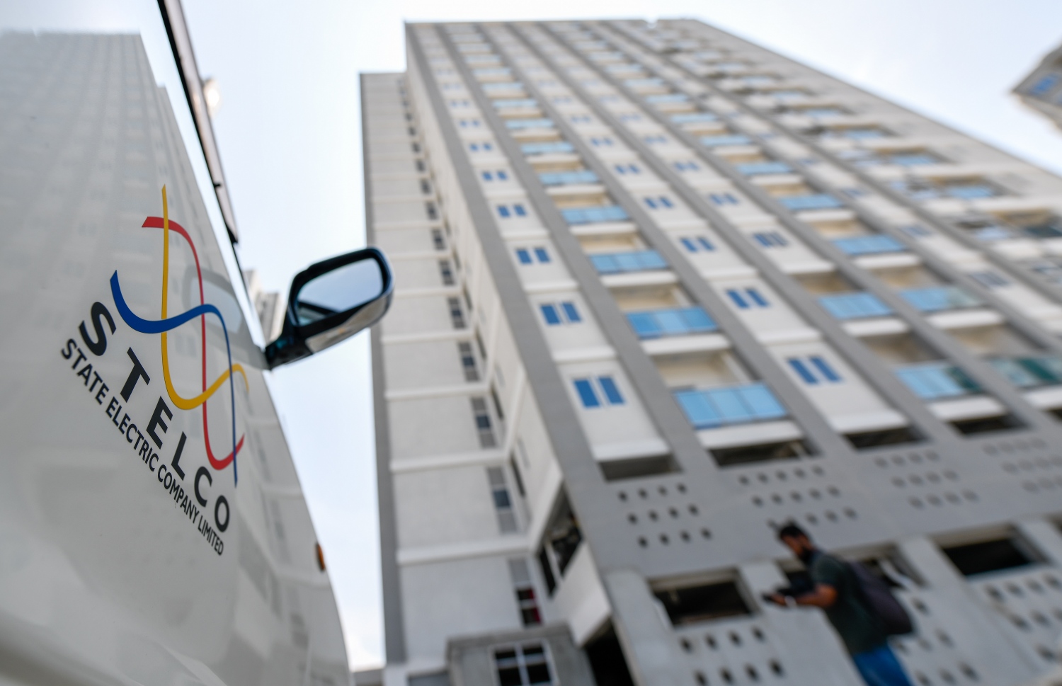 ސްޓެލްކޯގެ މުވައްޒަފުންނަށް ހުޅުމާލޭ ދެވަނަ ފިޔަވަހީގައި އިމާރާތް ކޮށްފައިވާ ދެ ފްލެޓް ޓަވަރު: މި ތަނުގައި 360 ފްލެޓް އިމާރާތް ކޮށްފައިވޭ. އެއީ، އެއް ކޮޓަރީގެ 72 އެޕާޓްމަންޓާއި ދެ ކޮޓަރި އާއި މެއިޑް ރޫމް ހިމެނޭ (1+2) 288 އެޕާޓްމަންޓް.--- ފޮޓޯ: ފަޔާޒު މޫސާ | މިހާރު