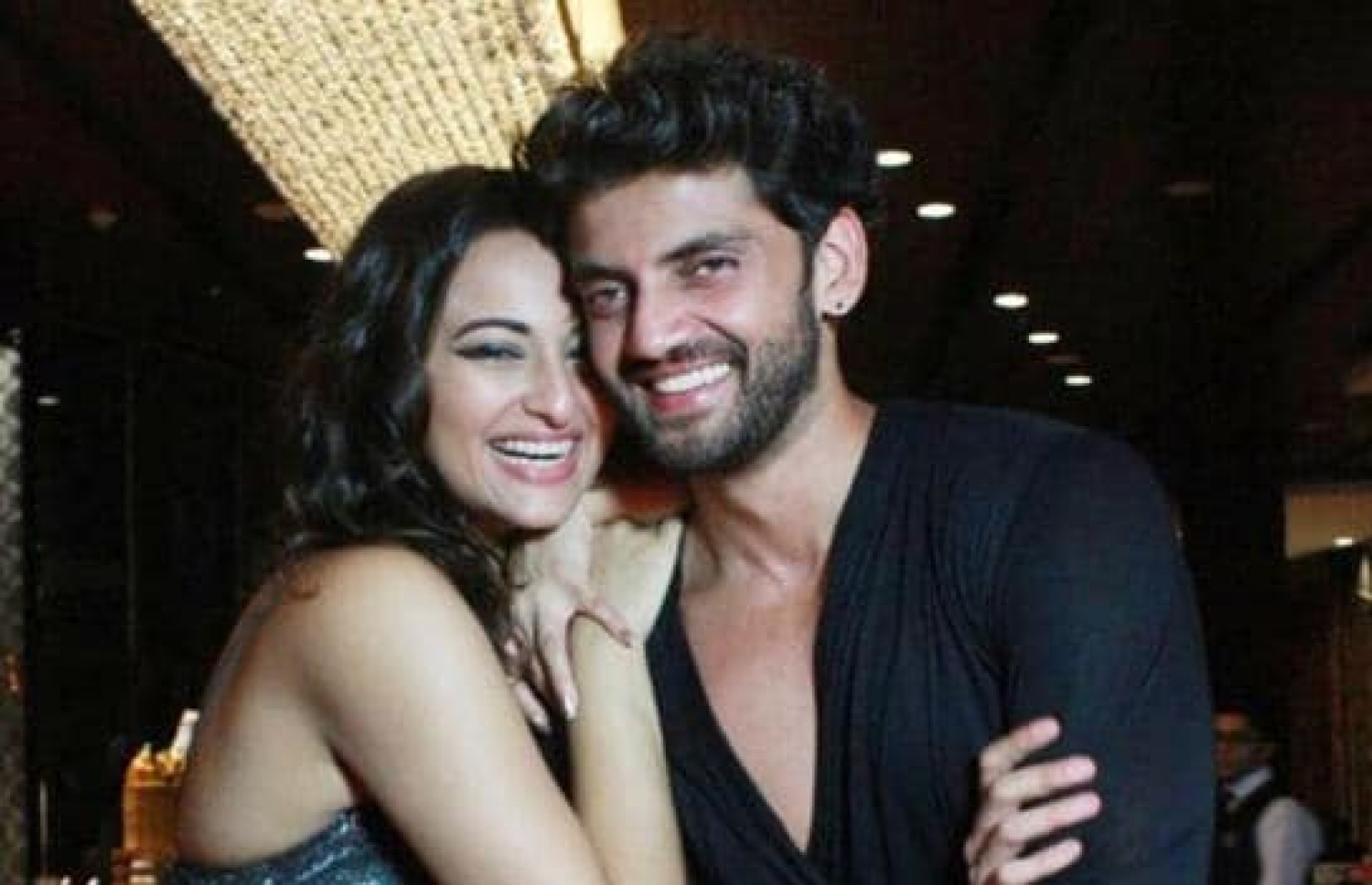 ސޮނާކްޝީ ސިންހާ އޭނާ އެންގޭޖުވި ކަމަށް ބުނާ ޒަހީރު އިގްބާލްއާ އެކު.