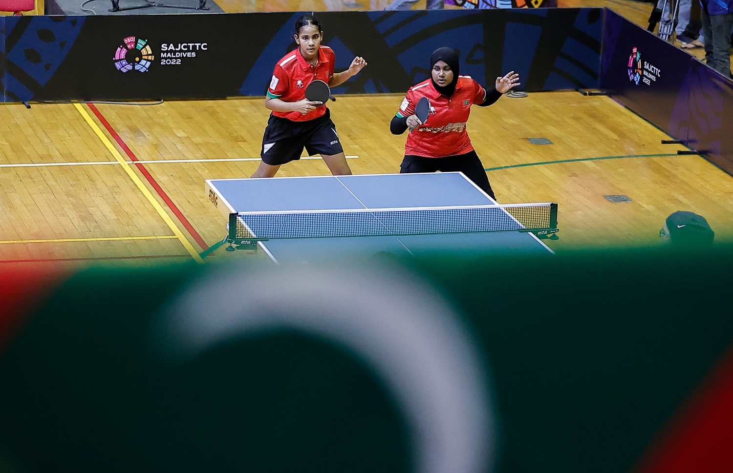 ކެޑޭޓް ބައިގައި ރާއްޖޭގެ މިޝްކާ އާއި ދީމާ މިއަދު ޕާކިސްތާނާ ދެކޮޅަށް ކުޅުނު މެޗުގެ ތެރެއިން: ފޮޓޯ: ފަޔާޒު މޫސާ | މިހާރު