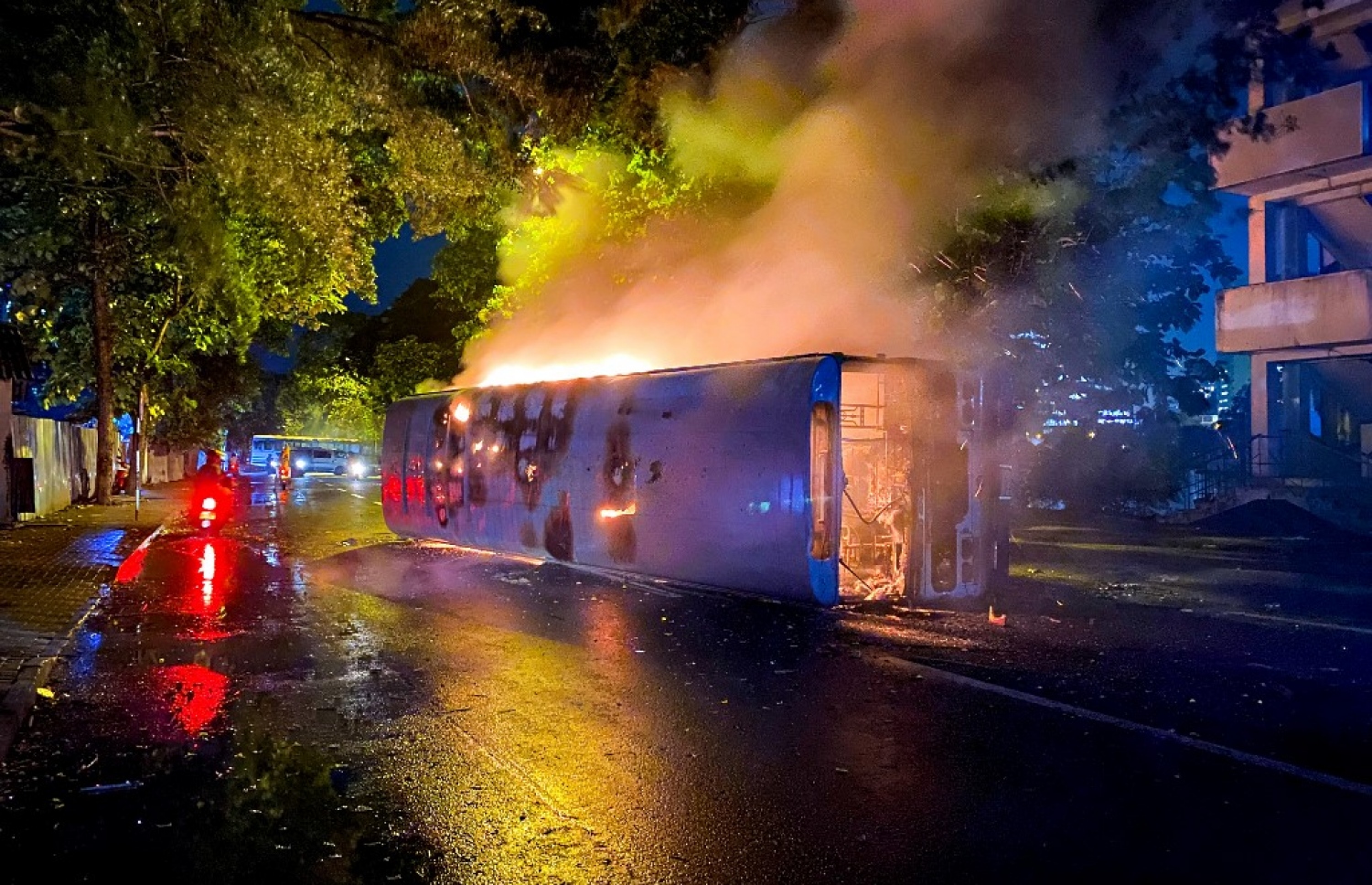 ލަންކާގައި ތަޅާފޮޅުމާއި ހުޅުޖެހުން