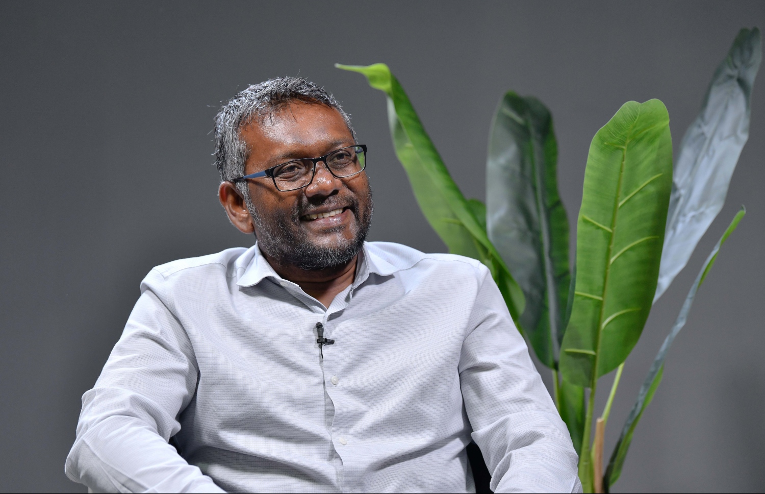 އިންތިހާބާ ގުޅޭގޮތުން ފައްޔާޒް "މިހާރު"އާ ވާހަކަ ދައްކަވަނީ:  --ފޮޓޯ: ނިޝާން އަލީ | މިހާރު