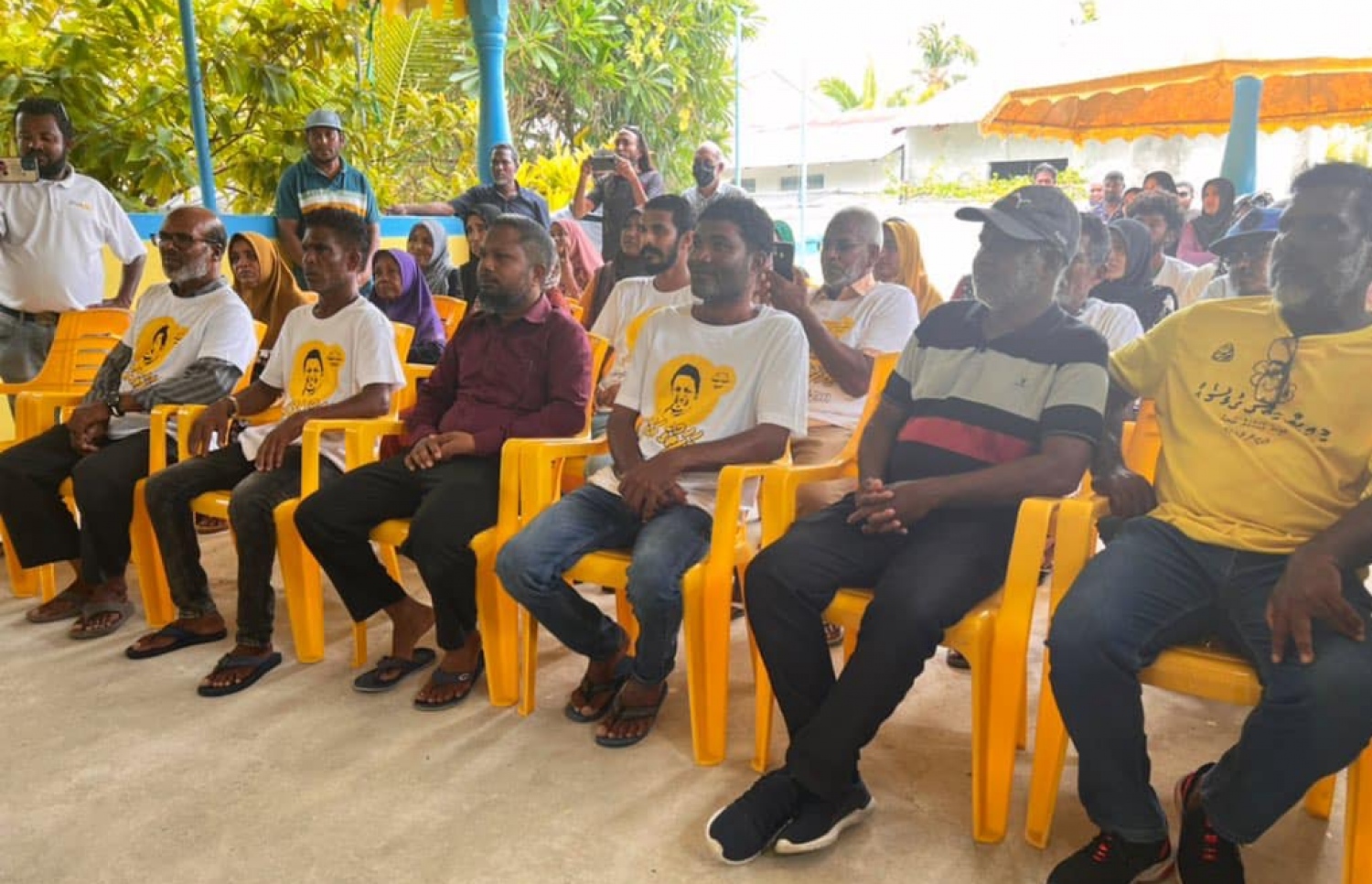 އިންތިގެ ކެމްޕޭން ބައްދަލުވުމެއްގައި ސަޕޯޓަރުން: އޭނާ ވިދާޅުވަނީ އެމްޑީޕީ އަށް މުހިއްމީ އަސާސްތައް ދެމެހެއްޓުން ކަމަށް.