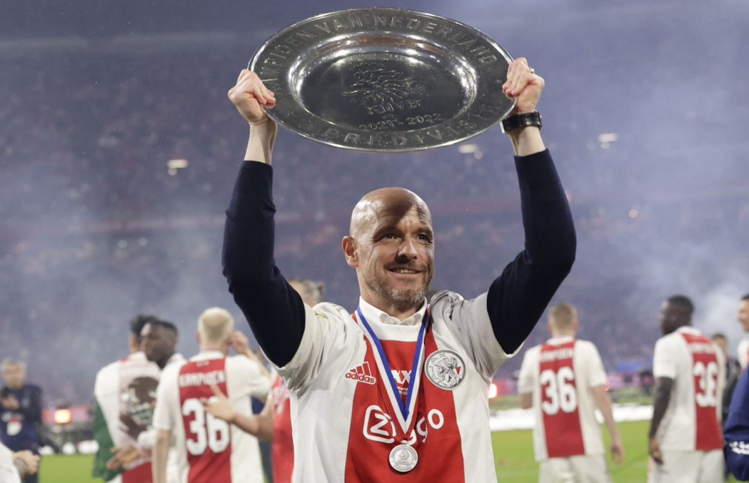 ޓެން ހަގް އަޔެކްސް އާއެކު ފަހު ސީޒަންގައި ލީގު އައްޑަނަ އުފުލާލަނީ. އެއީ އަޔެކްސް ލީގު ކާމިޔާބުކުރި 36 ވަނަ ފަހަރު، ޓެން ހަގް ވަނީ ތިން ފަހަރު އެޓީމަށް ލީގު ހޯދައިދީފަ.--