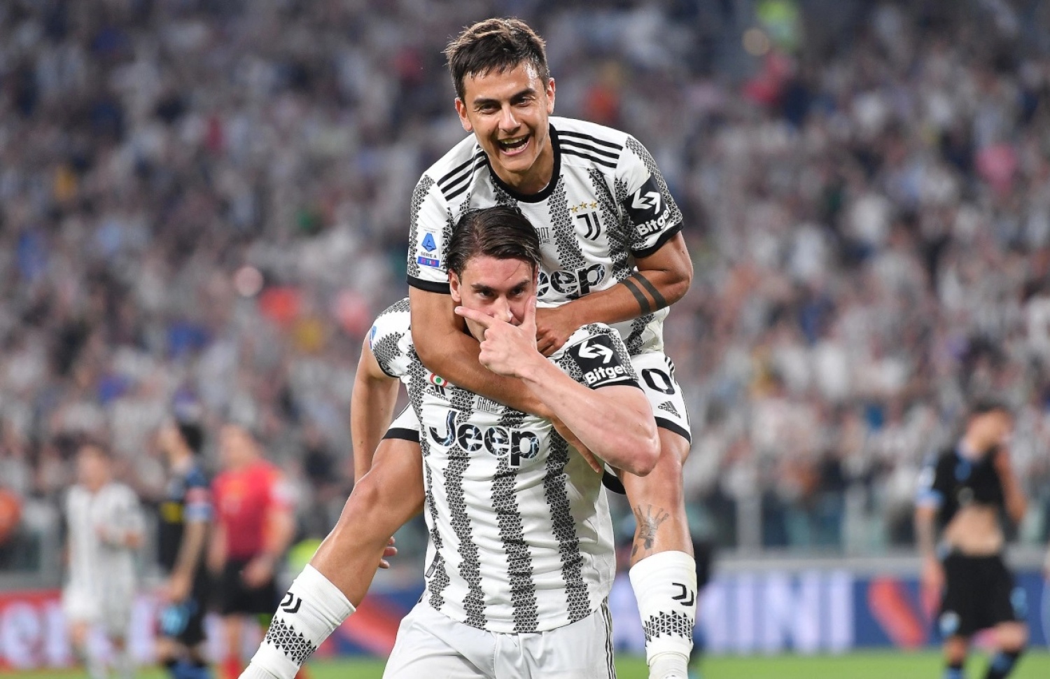 ފުރަތަމަ ލަނޑު ޖެހި ވްލަހޯވިޗް ޑިބާލާއާ އެކު އުފާފާޅުކުރަނީ.--