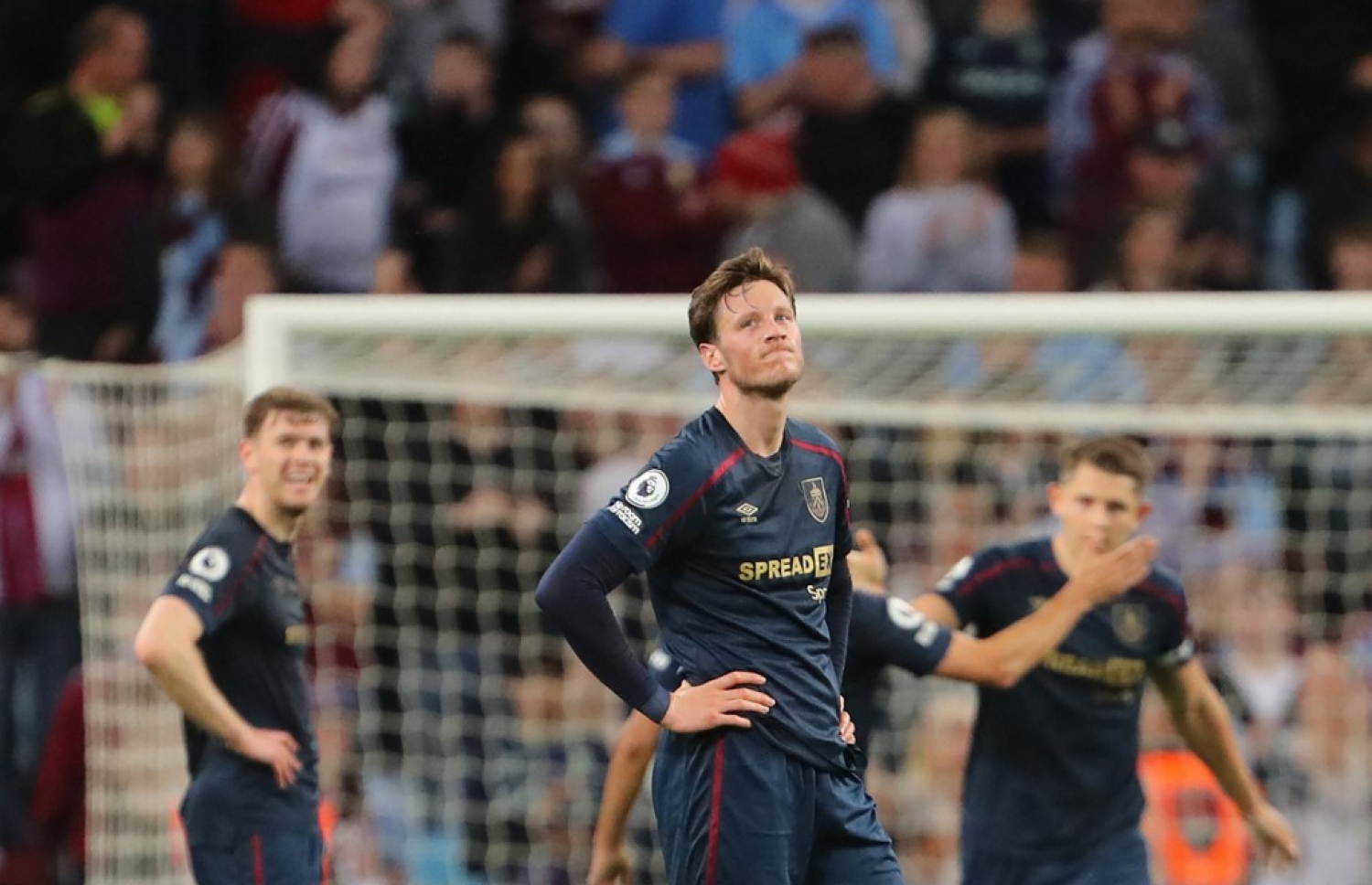 ބާންލީގެ ފޯވާޑް ވައުޓް ވެގޯސްޓް، އެސްޓަން ވިލާއާ ދެކޮޅަށް ކުޅުނު މެޗަށް ފަހު.-- ފޮޓޯ: އޭއެފްޕީ