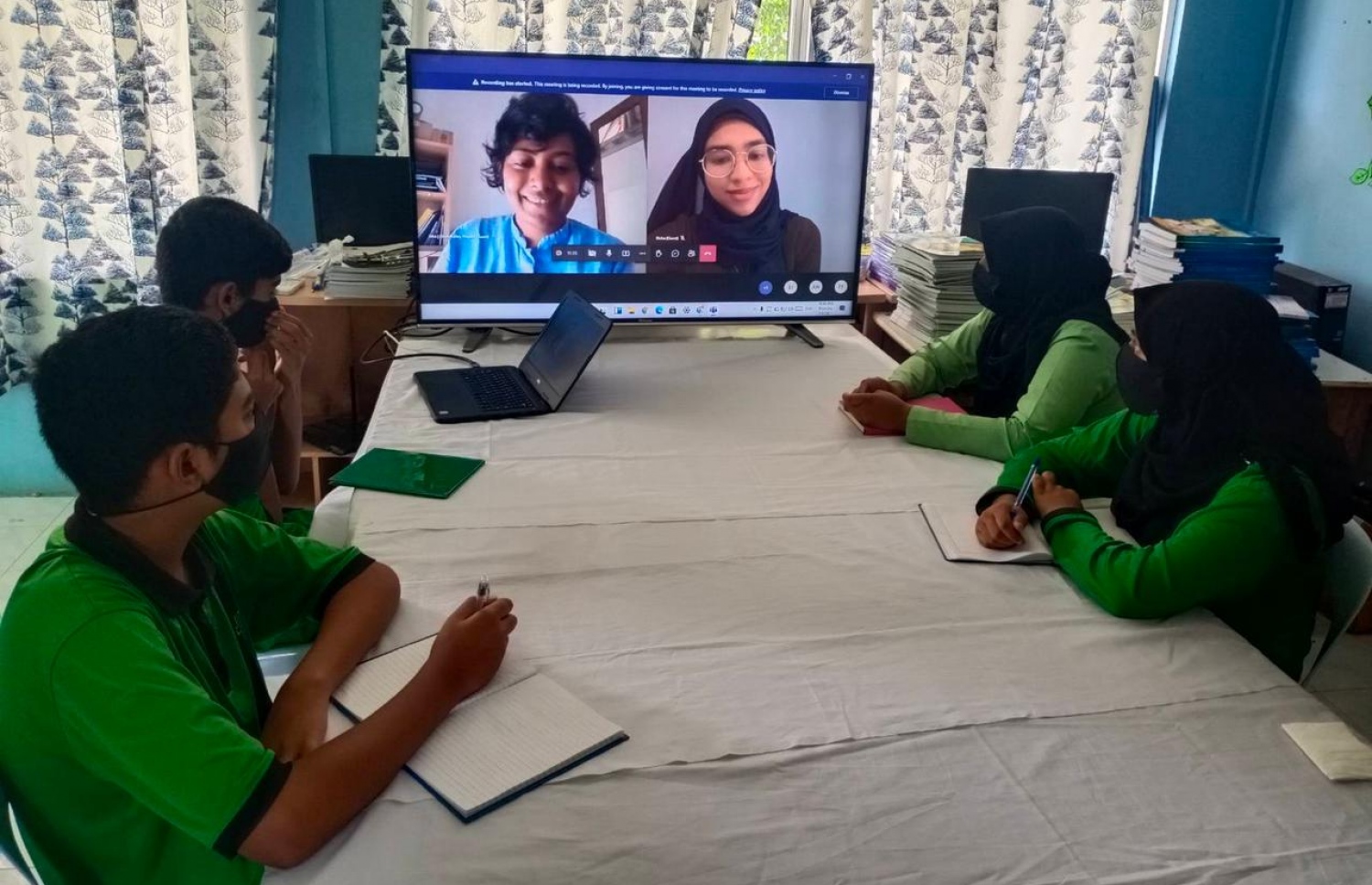 އީޕީއޭއާ ގުޅިގެން ރ. އިންނަމާދޫ ސްކޫލްގެ ދަރިވަރުންތަކަކަށް އިޝާ ސެޝަންއެއް ނަގައިދެނީ -- ފޮޓޯ: އިންނަމާދޫ ސްކޫލް