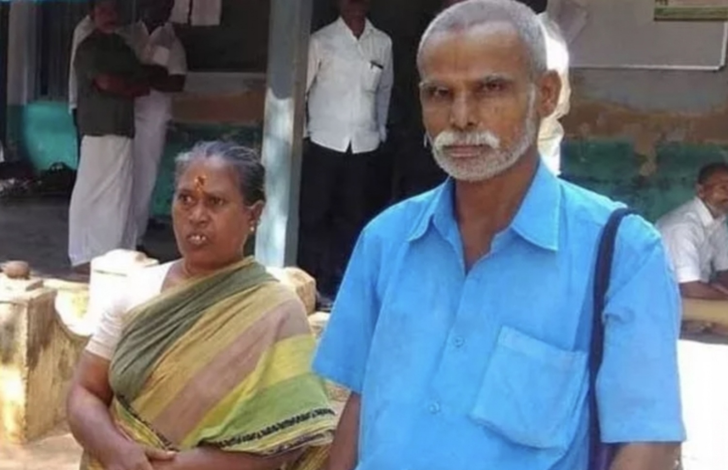 ދަނުޝް އަކީ އެމީހުންގެ ދަރިއެއް ކަމަށް ބުނާ ދެމަފިރިން.