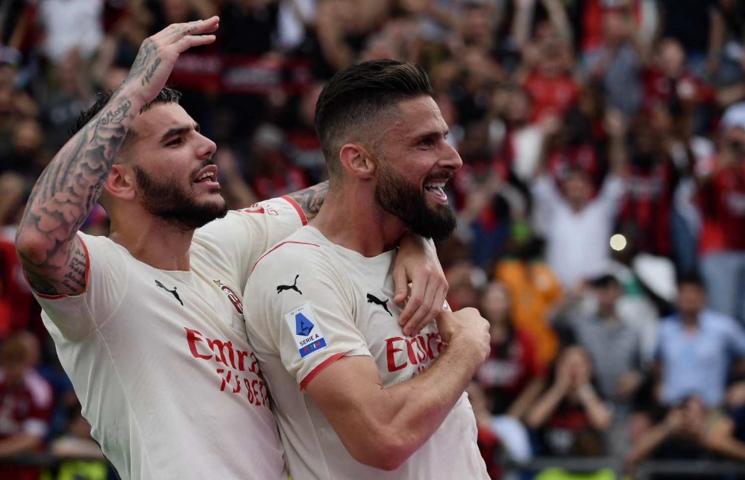 ޖިރޫ، އޭސީ މިލާނަށް ލަނޑެއް ޖެހުމަށް ފަހު އުފާފާޅޫކުރަނީ.-- ފޮޓޯ: އޭއެފްޕީ