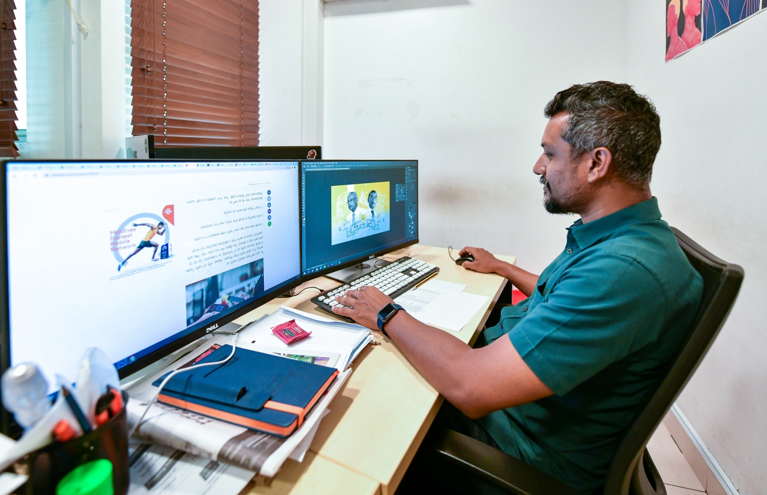 "މިހާރު" ގެ ކްރިއޭޓިވް ހެޑް މިހުސާން އަބްދުލް ޤަނީ (މޮހޯ) މިއަދު މަސައްކަތުގައި.-- ފޮޓޯ: ނިޝާން އަލީ /މިހާރު