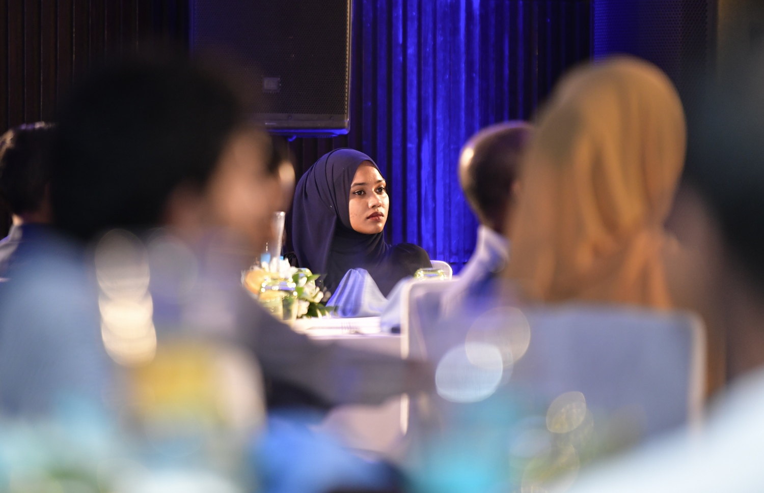 އެމްޕީއެލްގެ އެތެރޭގެ ޑިޖިޓަލައިޒްކޮށް ހިދުމަތްތައް ގޫގަލްގެ އޮރެކަލް އީއާރުޕީ ކްލައުޑް ސިސްޓަމުން ދޭ ގޮތަށް ބަދަލުކުރަން ބޭއްވި ރަސްމިއްޔާތުގައި އެ ކުންފުނީގެ ބައެއް މުވައްޒަފުން ބައިވެރިވަނީ--. ފޮޓޯ: ނިޝާން އަލީ/މިހާރު