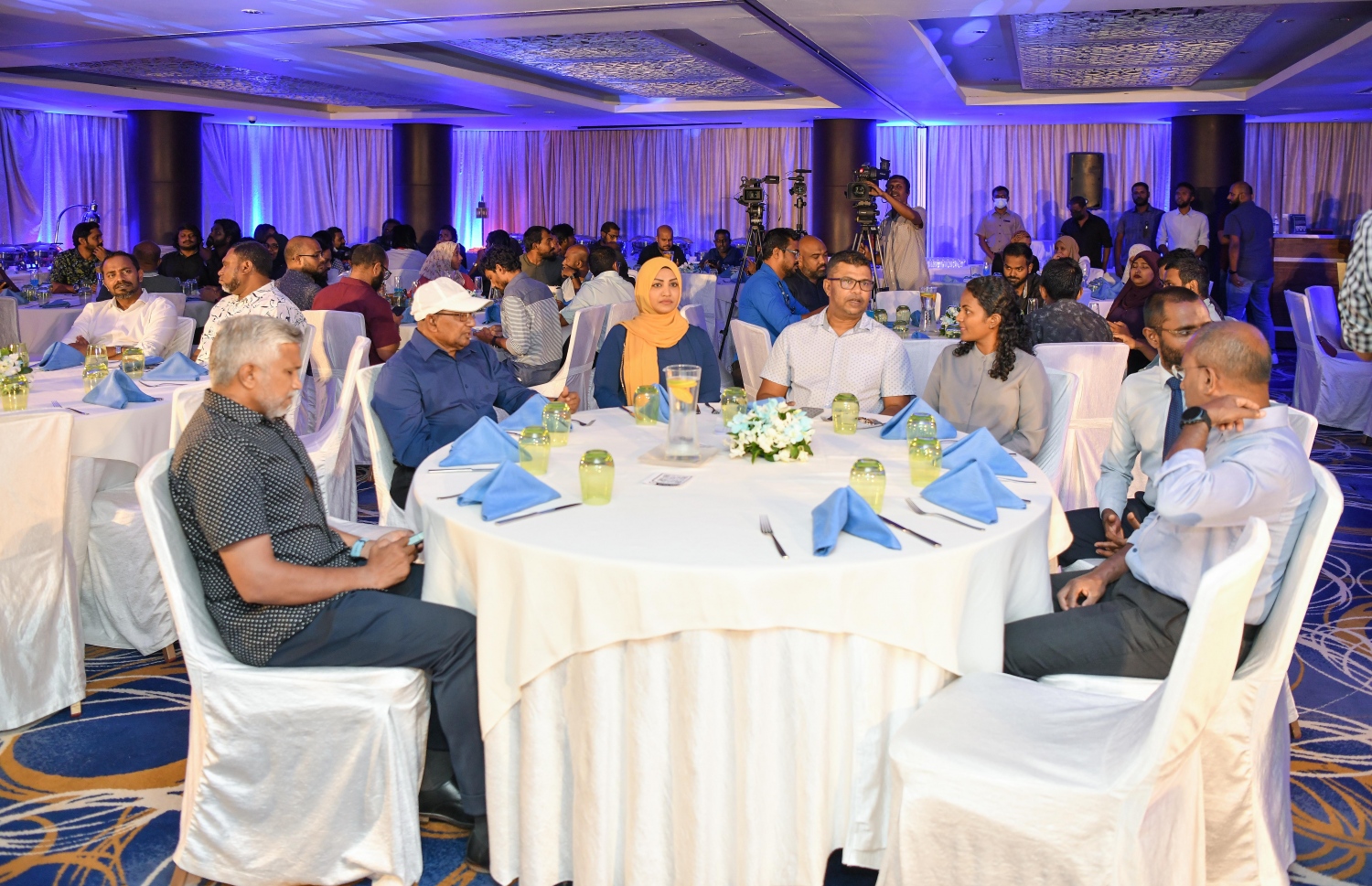 އެމްޕީއެލްގެ އެތެރޭގެ ޑިޖިޓަލައިޒްކޮށް ހިދުމަތްތައް ގޫގަލްގެ އޮރެކަލް އީއާރުޕީ ކްލައުޑް ސިސްޓަމުން ދޭ ގޮތަށް ބަދަލުކުރަން ބޭއްވި ރަސްމިއްޔާތުގައި--. ފޮޓޯ: ނިޝާން އަލީ/މިހާރު