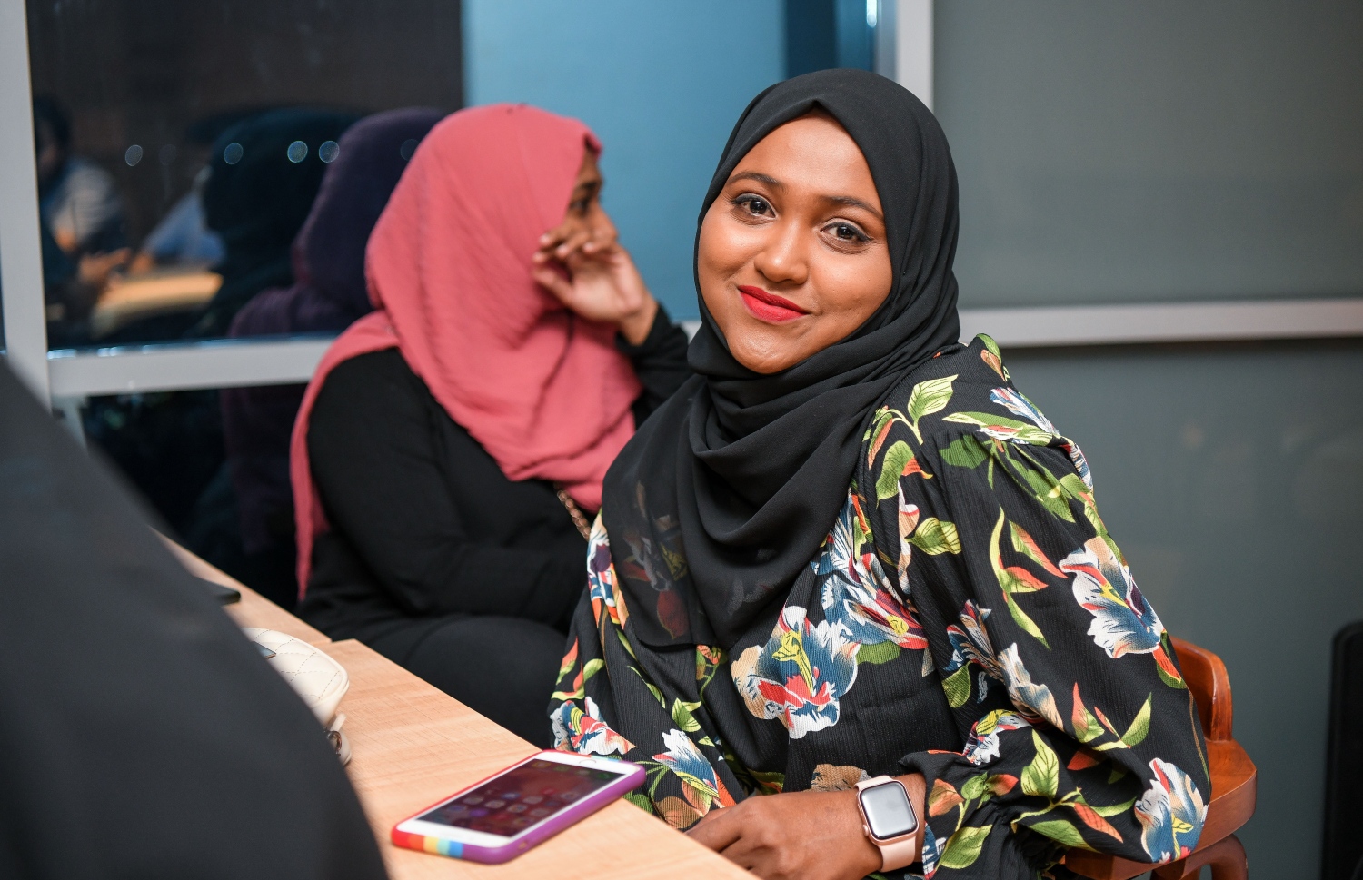 "މިހާރު" އަށް ހަ އަހަރު ފުރުން ފާހަގަ ކުރުމަށް ސޯލްޓް ރެސްޓޯރަންޓްގައި ބޭއްވި ހަފުލާގައި ކޮންޓެންޓް އެޑްމިނިސްޓްރޭޓަރު ހަފީޒާ އަހުމަދު ބައިވެރިވަނީ.-- ފޮޓޯ: ފަޔާޒު މޫސާ /މިހާރު