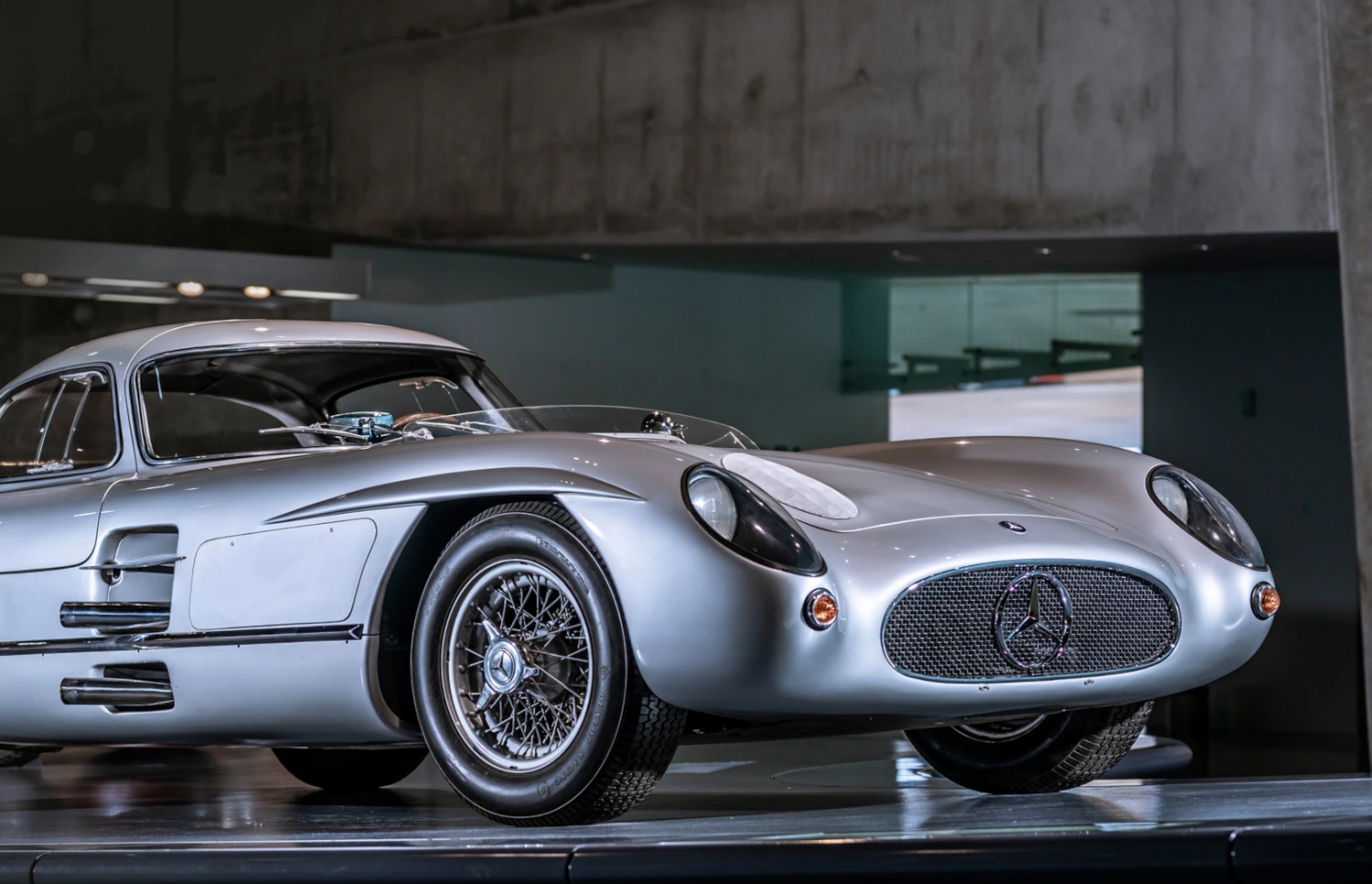 ނީލަމުގައި ވިއްކާލި ކާރަކީ 1955 ގެ ކާރެއް