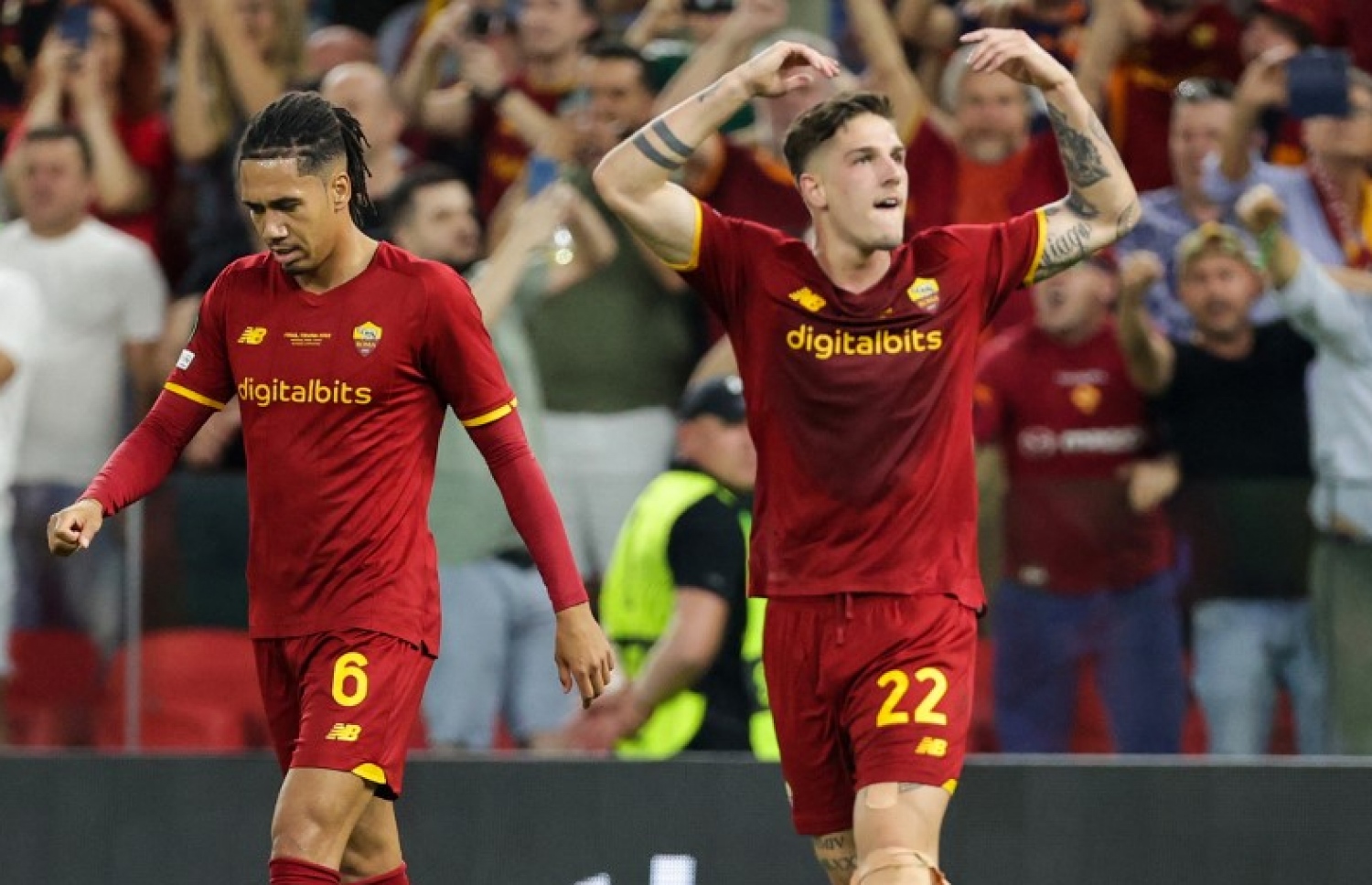 ލަނޑު ޖެހުމަށް ފަހު ޒަނިއޮލޯ (ކ)، އަދި ޑިފެންޑަރު ސްމޯލިން (ވ).-- ފޮޓޯ: އޭއެފްޕީ