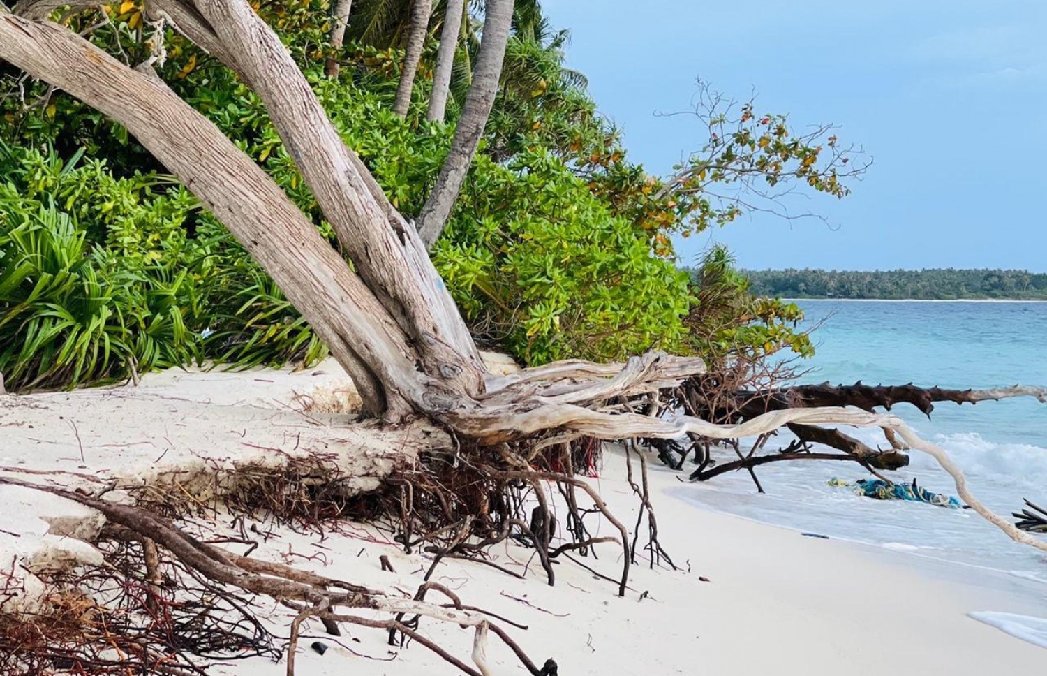 ހުޅުއްދުއްފާރުގެ ގިރާ ސަރަހައްދު: އެ ރަށް ގިރުމުގެ މައްސަލަ އަށް ހައްލެއް ހޯދައިދޭން ސަރުކާރުން މަސައްކަތް ނުކުރާ ކަމަށް ކައުންސިލުން ބުނޭ -- ފޮޓޯ/ ކައުންސިލް