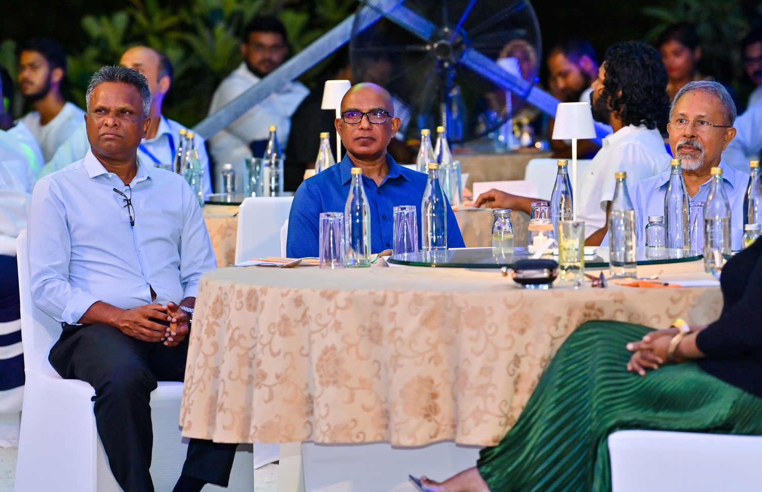 އެމްޑަބްލިއުއެސްސީގެ 27 ވަނަ އަހަރީ ދުވަހާ ގުޅިގެން ކްރޮސްރޯޑުގައި ބޭއްވި ހަފުލާގައި، އެމްޓީސީސީގެ މެނޭޖިން ޑިރެކްޓަރު އާދަމް އާޒިމް(ވ)ގެ އިތުރުން ސަރުކާރުގެ ބައެއް އިސް ބޭފުޅުން ބައިވެރިވެ ވަޑައިގަންނަވަނީ-.. ފޮޓޯ: ރައީސް އޮފީސް