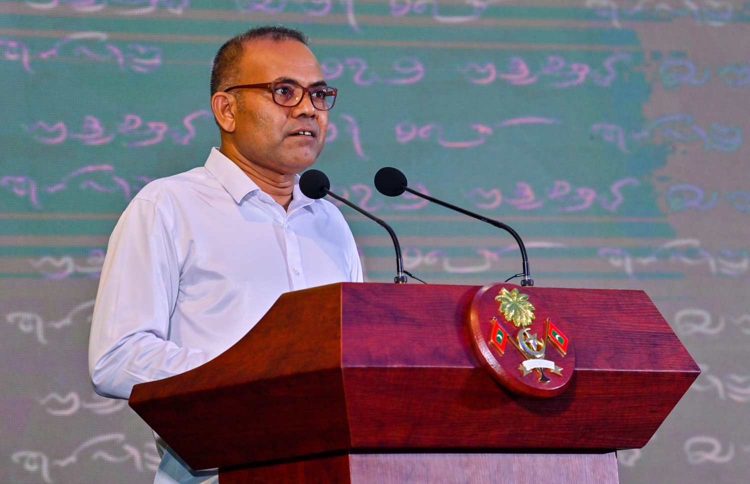 އެމްޑަބްލިއުއެސްސީގެ 27 ވަނަ އަހަރީ ދުވަހާ ގުޅިގެން ކްރޮސްރޯޑުގައި ބޭއްވި ހަފުލާގައި އެ ކުންފުނީގެ މެނޭޖިން ޑިރެކްޓަރު ޝާހު ވާހަކަ ދައްވަނީ-.. ފޮޓޯ: ރައީސް އޮފީސް