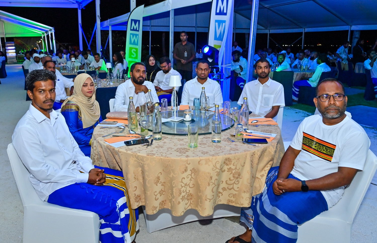 އެމްޑަބްލިއުއެސްސީގެ 27 ވަނަ އަހަރީ ދުވަހާ ގުޅިގެން ކްރޮސްރޯޑުގައި ބޭއްވި ހަފުލާގައި އެ ކުންފުނީގެ ބައެއް މުވައްޒަފުން ބައިވެރިވަނީ-.. ފޮޓޯ: ރައީސް އޮފީސް