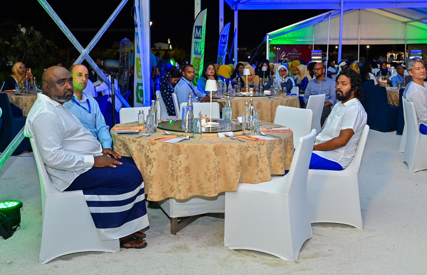 އެމްޑަބްލިއުއެސްސީގެ 27 ވަނަ އަހަރީ ދުވަހާ ގުޅިގެން ކްރޮސްރޯޑުގައި ބޭއްވި ހަފުލާގައި އެ ކުންފުނީގެ ބައެއް މުވައްޒަފުން ބައިވެރިވަނީ-.. ފޮޓޯ: ރައީސް އޮފީސް