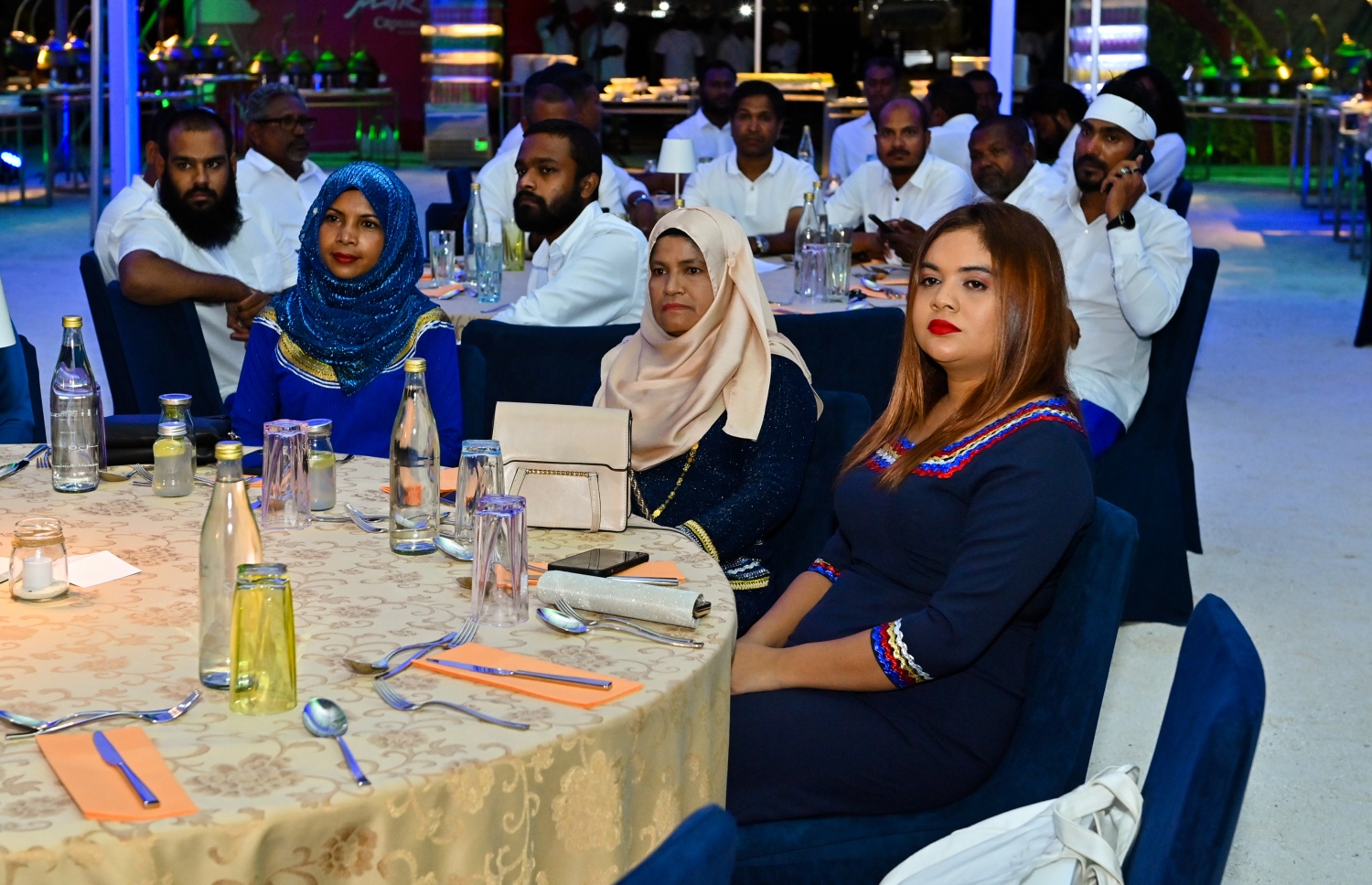 އެމްޑަބްލިއުއެސްސީގެ 27 ވަނަ އަހަރީ ދުވަހާ ގުޅިގެން ކްރޮސްރޯޑުގައި ބޭއްވި ހަފުލާގައި އެ ކުންފުނީގެ ބައެއް މުވައްޒަފުން ބައިވެރިވަނީ-.. ފޮޓޯ: ރައީސް އޮފީސް