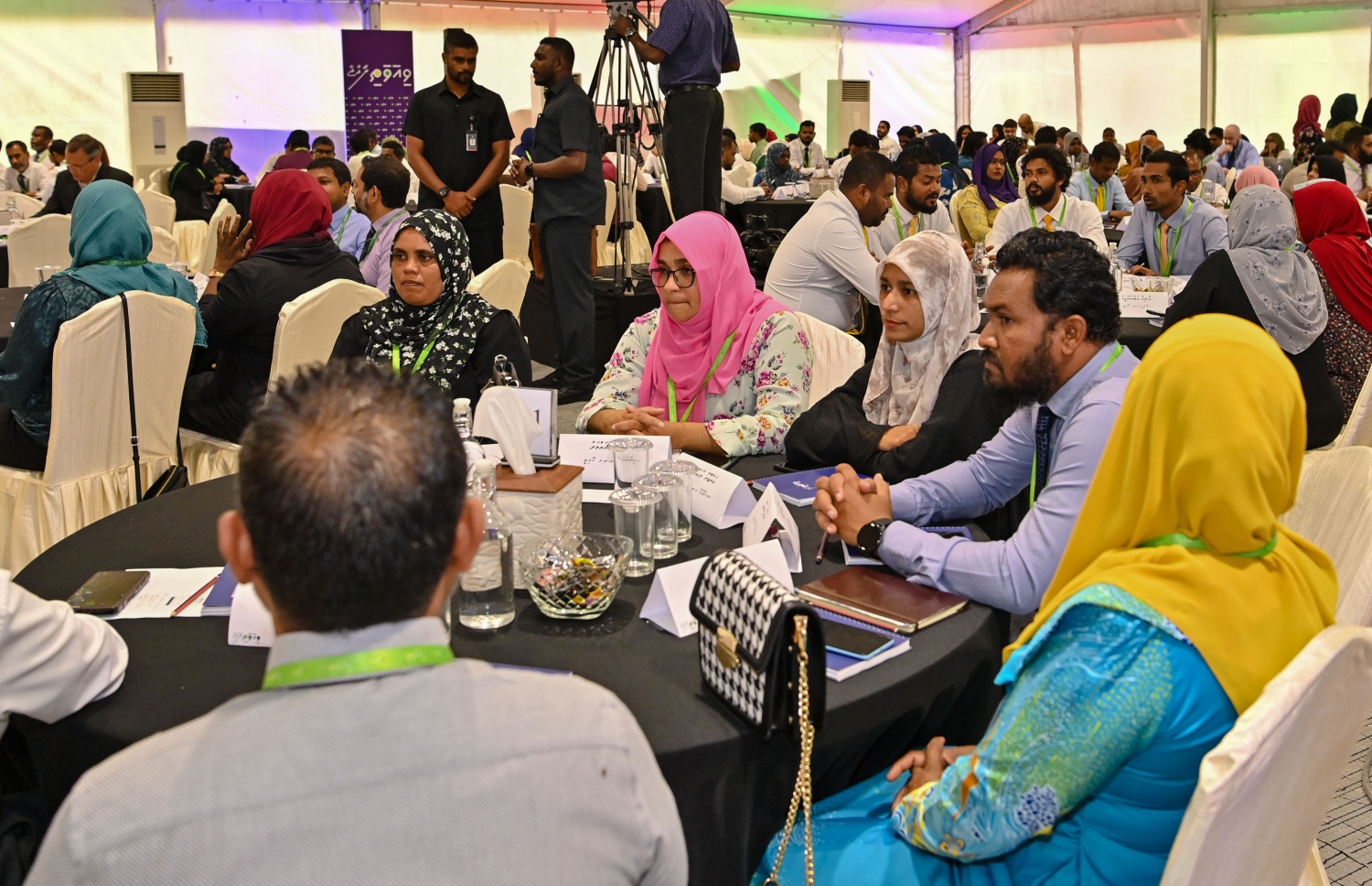 ވިޔަވަތި ކޮންފަރެންސްގެ ބައިވެރިންތަކެއް: އުކުޅަހުގައި ދެ ދުވަހަށް ބާއްވާ ކޮންފަރެންސްގައި ކަންބޮޑުތަކާއި ޝަކުވާތަކަށް ހައްލު ހޯދާނެ. -- ފޮޓޯ | ރައީސް އޮފީސް