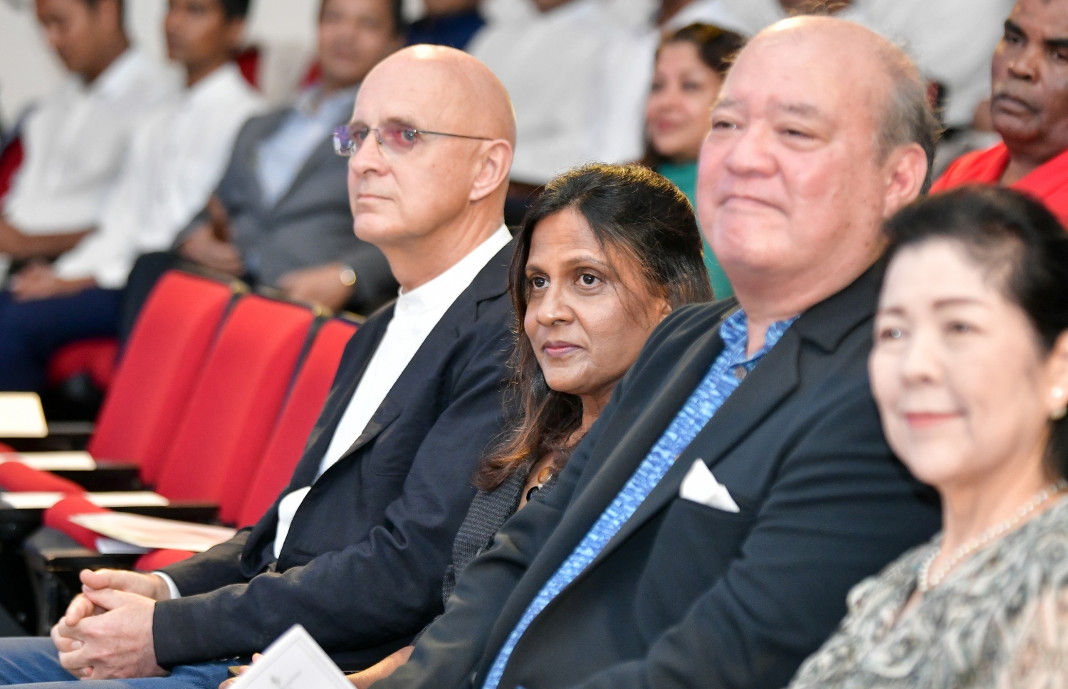 ފޯ ސީޒަންސް އެޕްރެންޓިސް ޕްރޮގްރާމުގެ ދަސްވެނިވުން ފާހަގަ ކުރުމަށް ބޭއްވި ރަސްމިއްޔާތުގައި ފަސްޓް ލޭޑީ ފަޒްނާ ބައިވެރިވެވަޑައިގަންނަވަނީ ---ފޮޓޯ: ނިޝާން އަލީ / މިހާރު