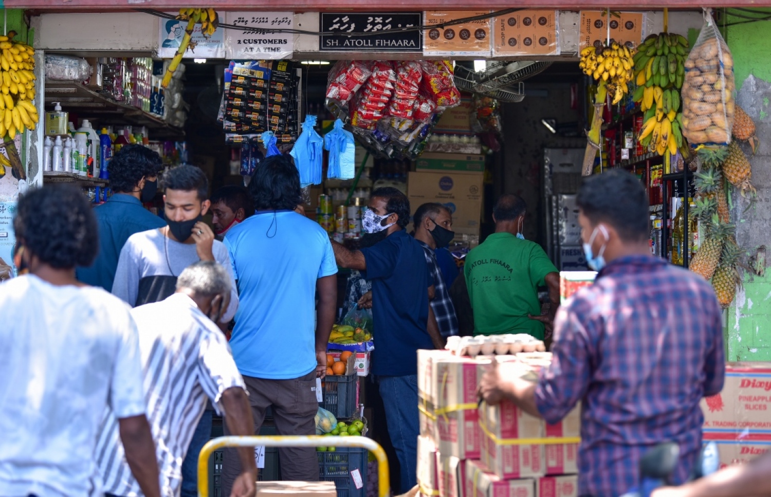 ށ. އަތޮޅު ފިހާރަ: އަތޮޅު ފިހާރަތަކުގެ ކުލި އެއްކޮށް ދެން ލިބޭނީ ކައުންސިލަށް. -- ފޮޓޯ | މިހާރު