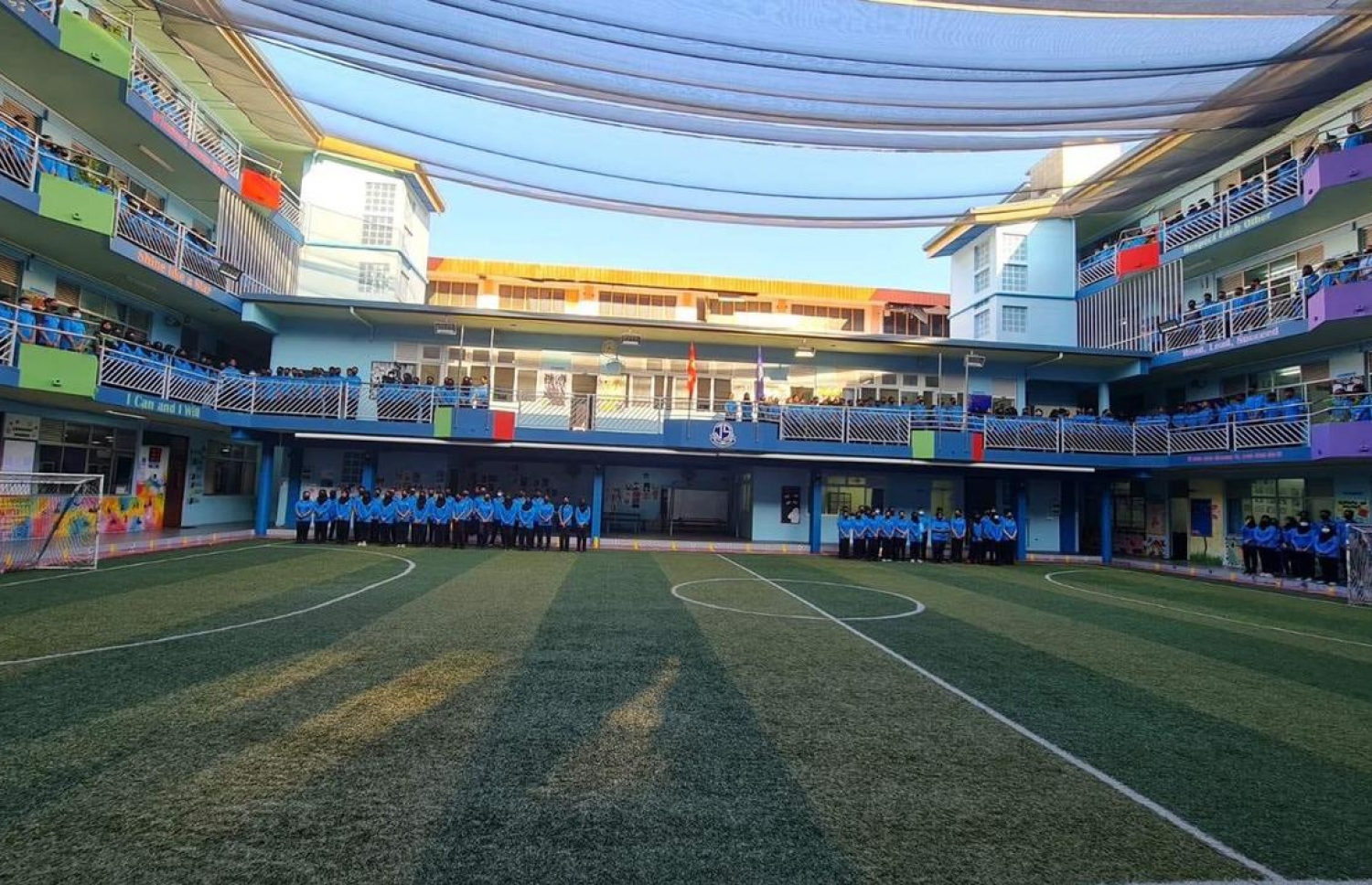 ޖަމާލުއްދީން ސްކޫލުގެ ގޯތި ދެތެރޭގައި ދަރިވަރުންތަކެއް-- ފޮޓޯ: ޖަމާލުއްދީން ސްކޫލް/ ފޭސްބުކް