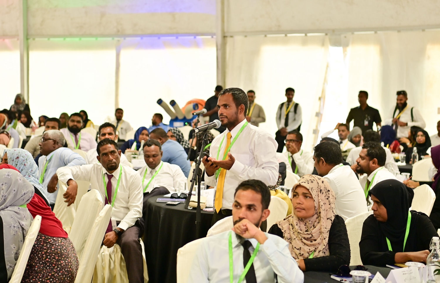 ވިއަވަތި ކޮންފަރެންސްގައި ކައުންސިލަރަކު ވާހަކަ ދައްކަވަނީ. -- ފޮޓޯ | ރައީސް އޮފީސް